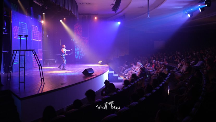 Espectáculo nocturno en el teatro de Moon Palace The Grand Cancún