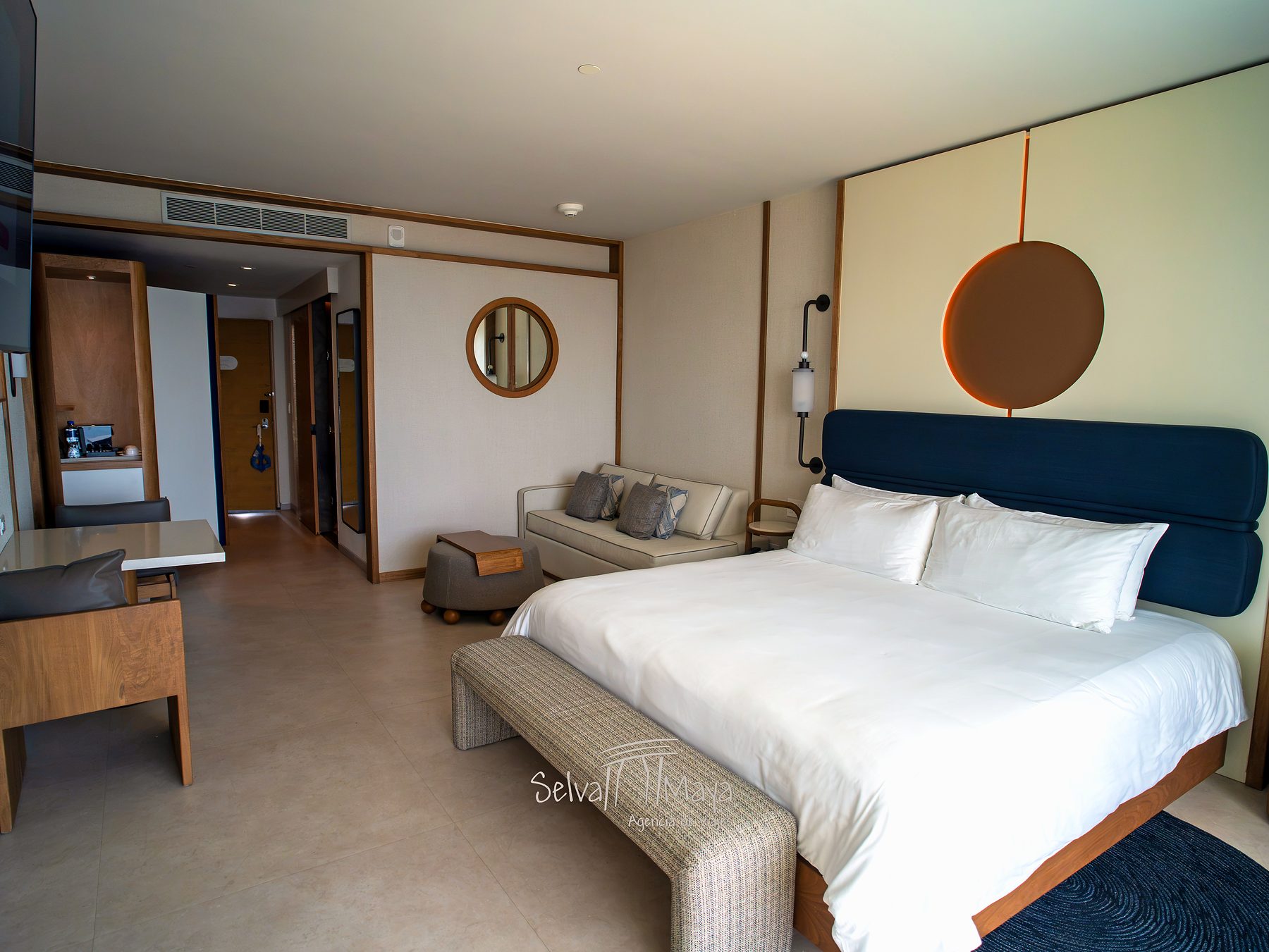 Habitación con cama king en AVA Resort Cancún