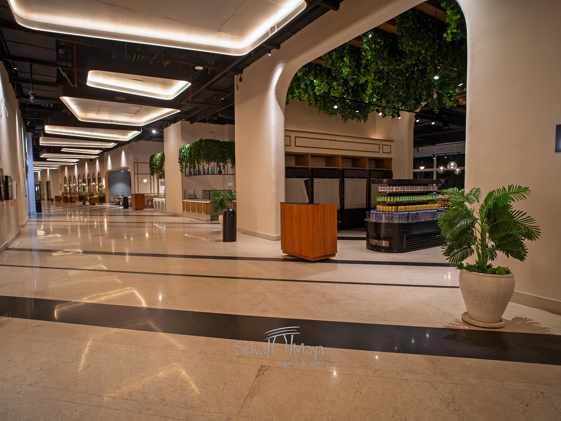 Corredor climatizado de AVA Resort Cancún