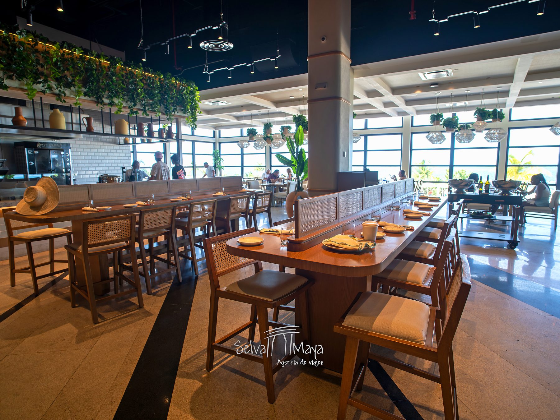 Restaurante con rotisserie en AVA Resort Cancún