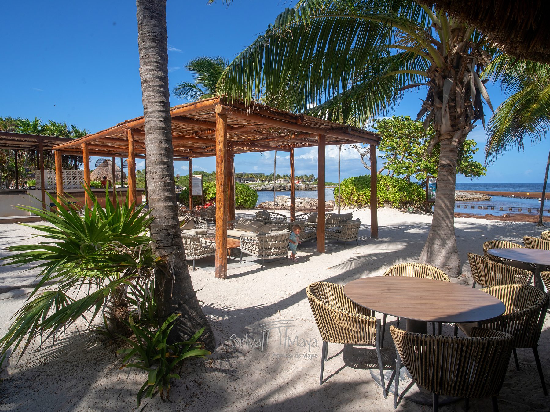 Beach club frente al mar del Grand Sirenis Riviera Maya