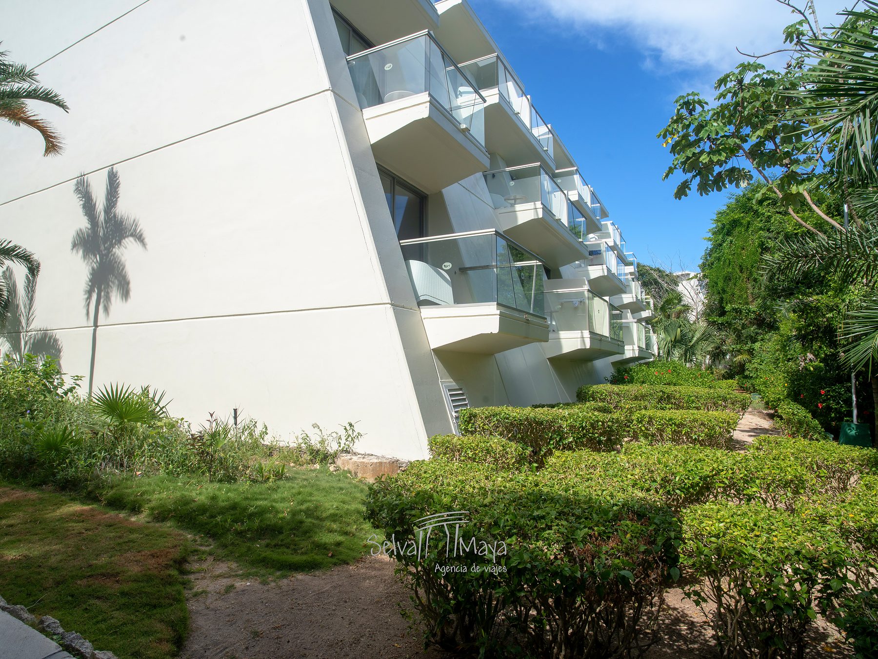 Exterior de un edificio de habitaciones del Grand Sirenis Riviera Maya
