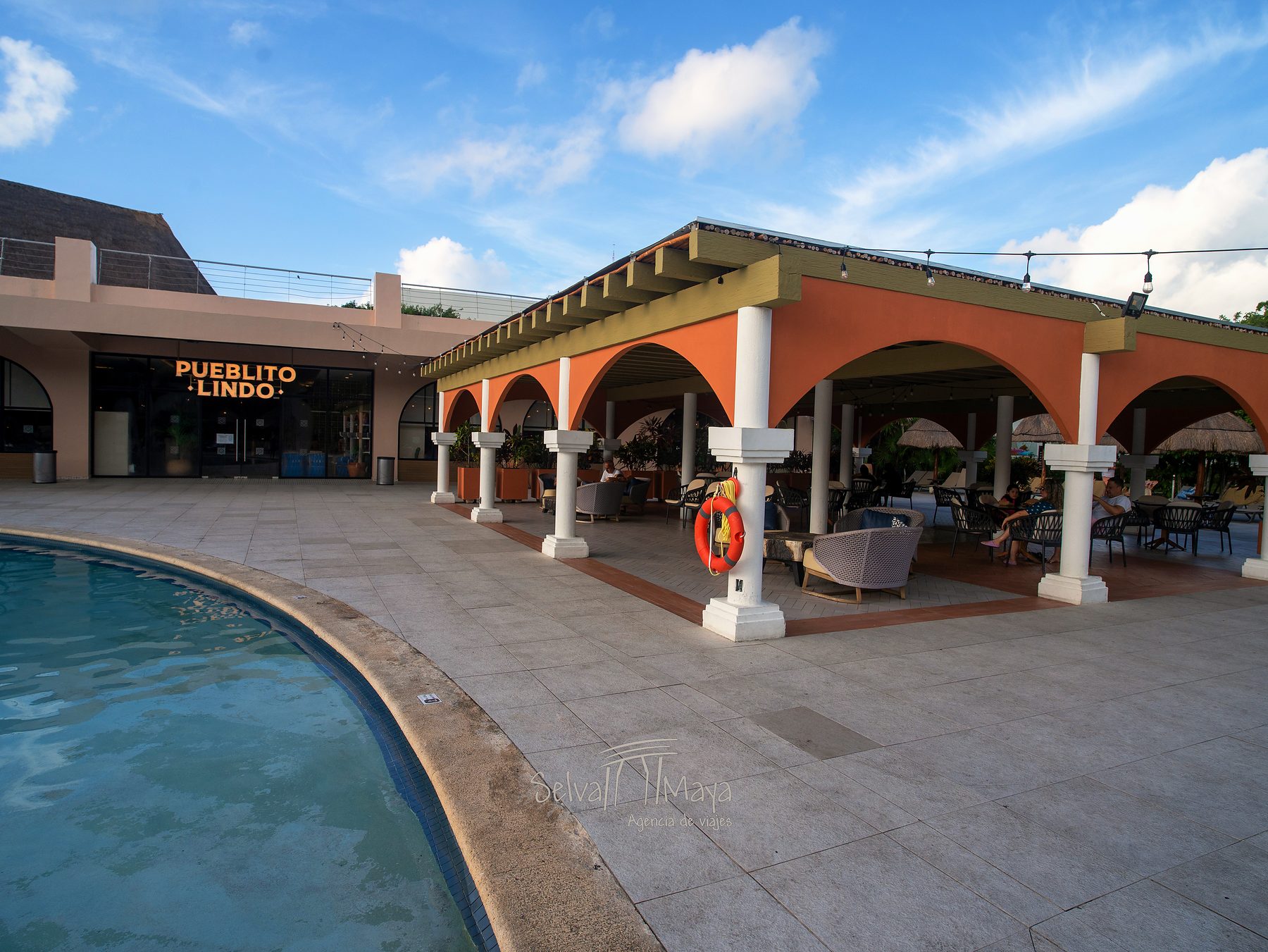 Terraza del restaurante Pueblito Lindo en el Grand Sirenis Riviera Maya