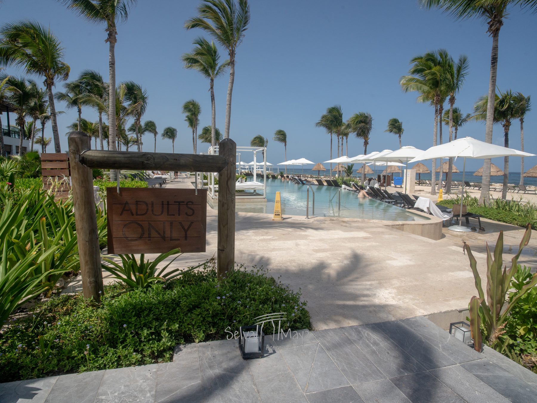 Alberca solo para adultos del Hilton Tulum Riviera Maya