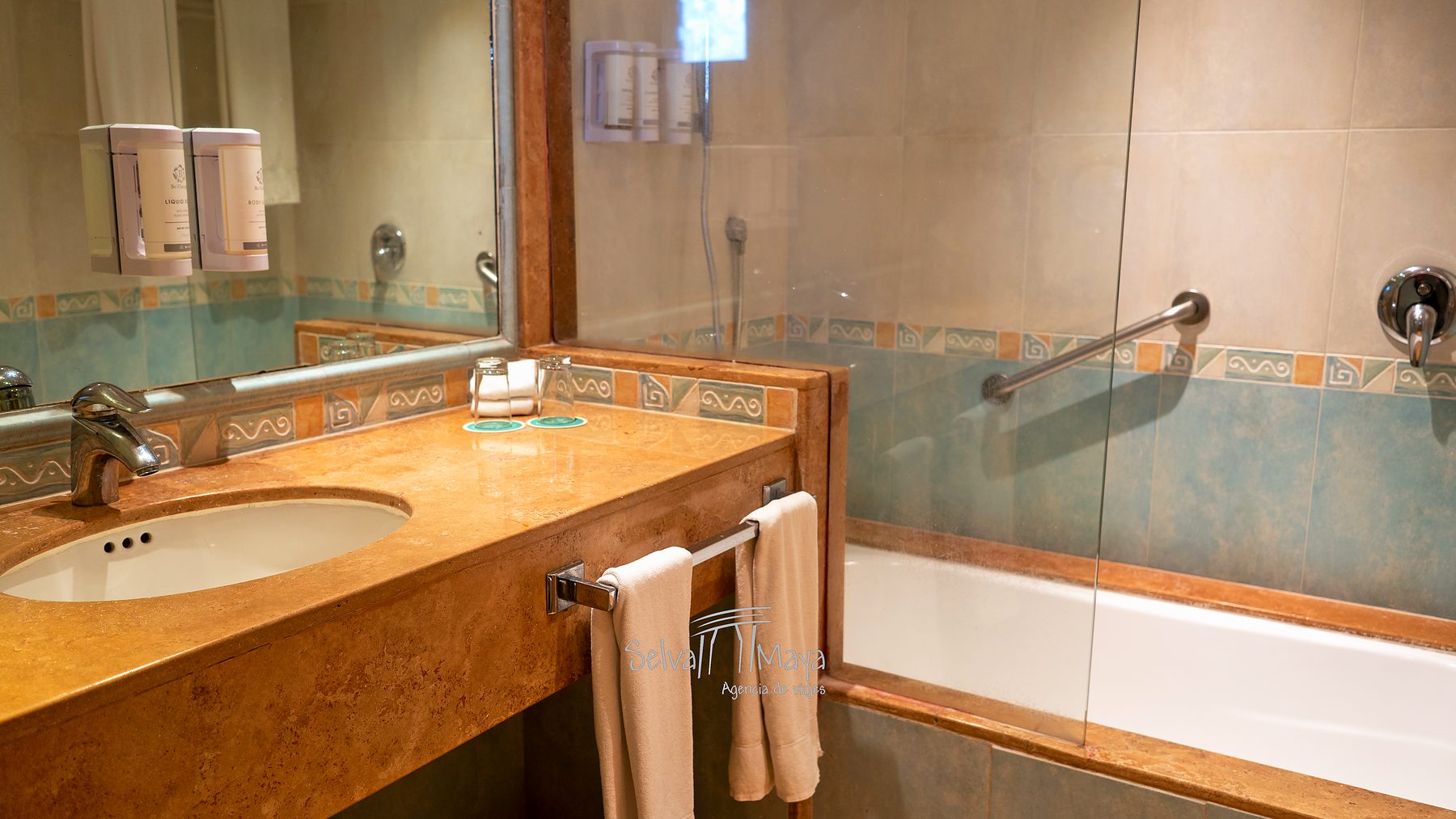 Baño con tina en Iberostar Selection Paraíso Lindo