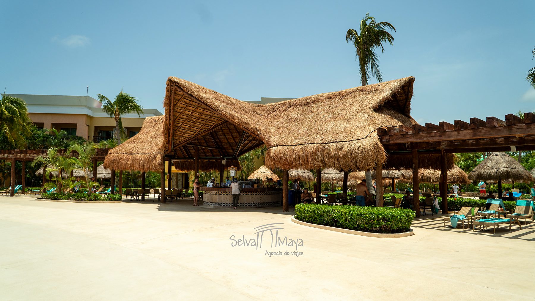 Bar bajo palapa en Iberostar Selection Paraíso Lindo