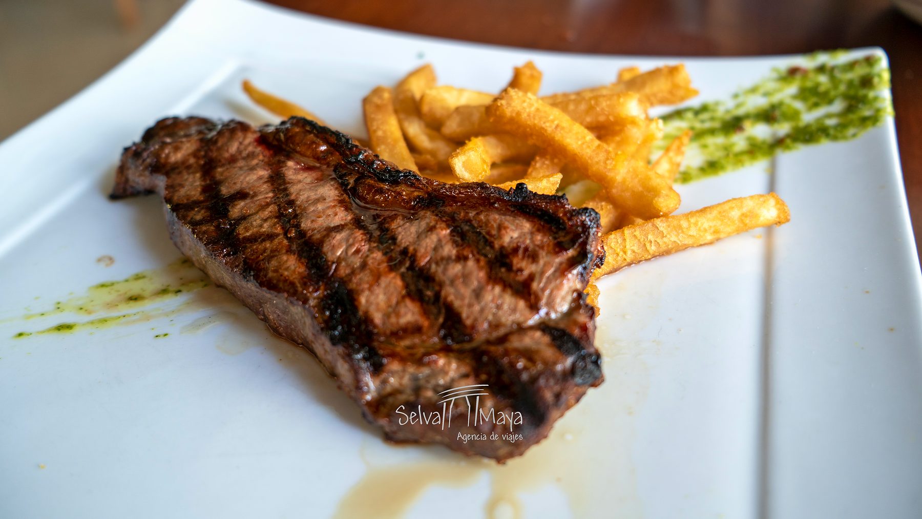 Corte de carne con papas en Iberostar Selection Paraíso Lindo