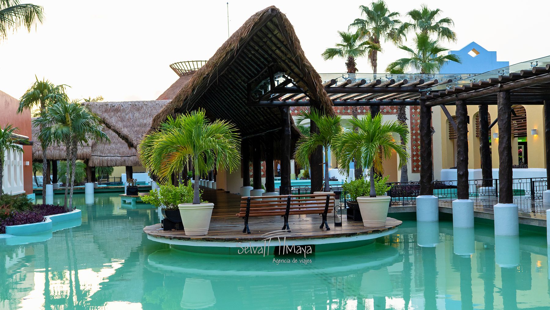 Palapa sobre el agua en Iberostar Selection Paraíso Lindo