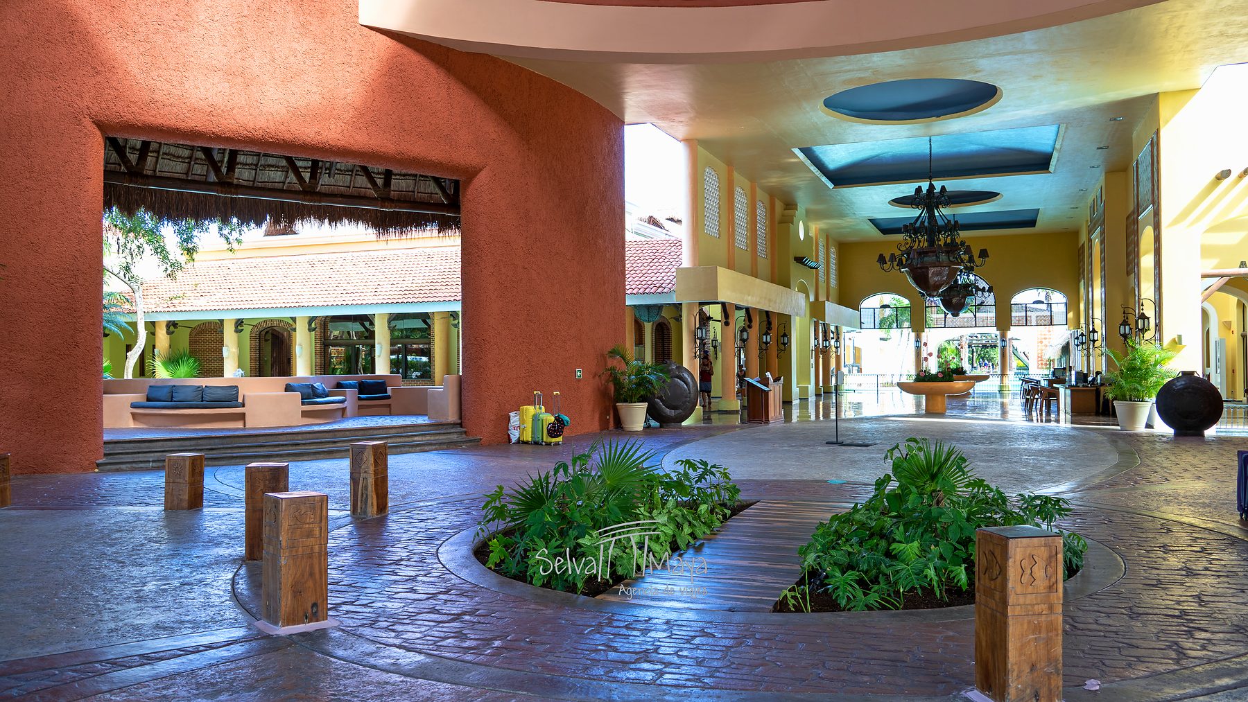 Patio y acceso al lobby en Iberostar Selection Paraíso Lindo