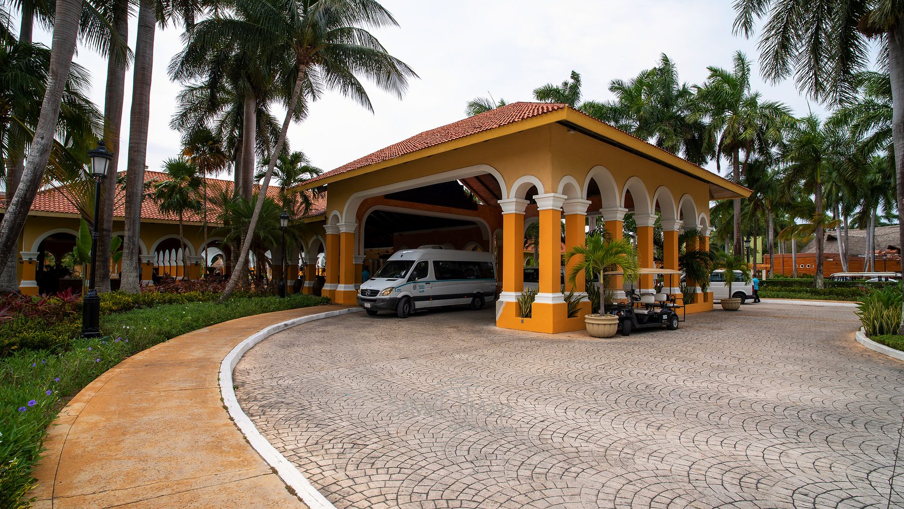 Entrada principal de Iberostar Waves Paraíso Beach
