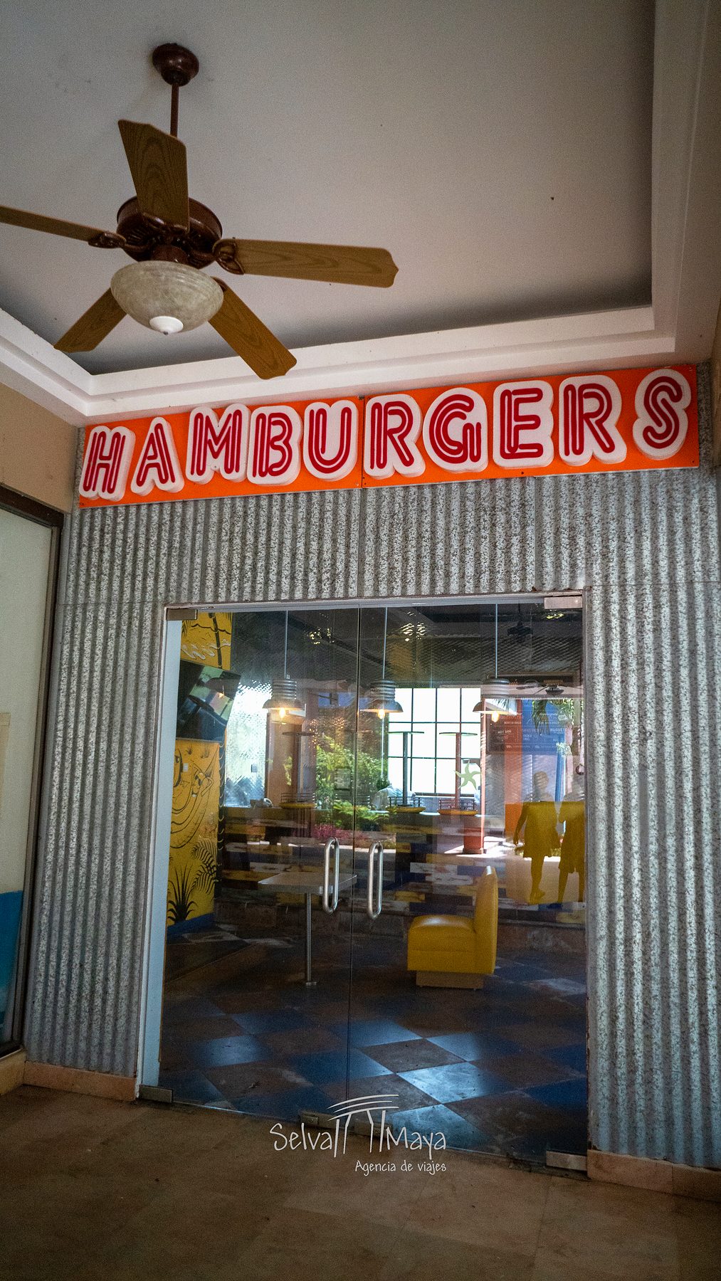 Hamburguesería en la Plaza Paraíso