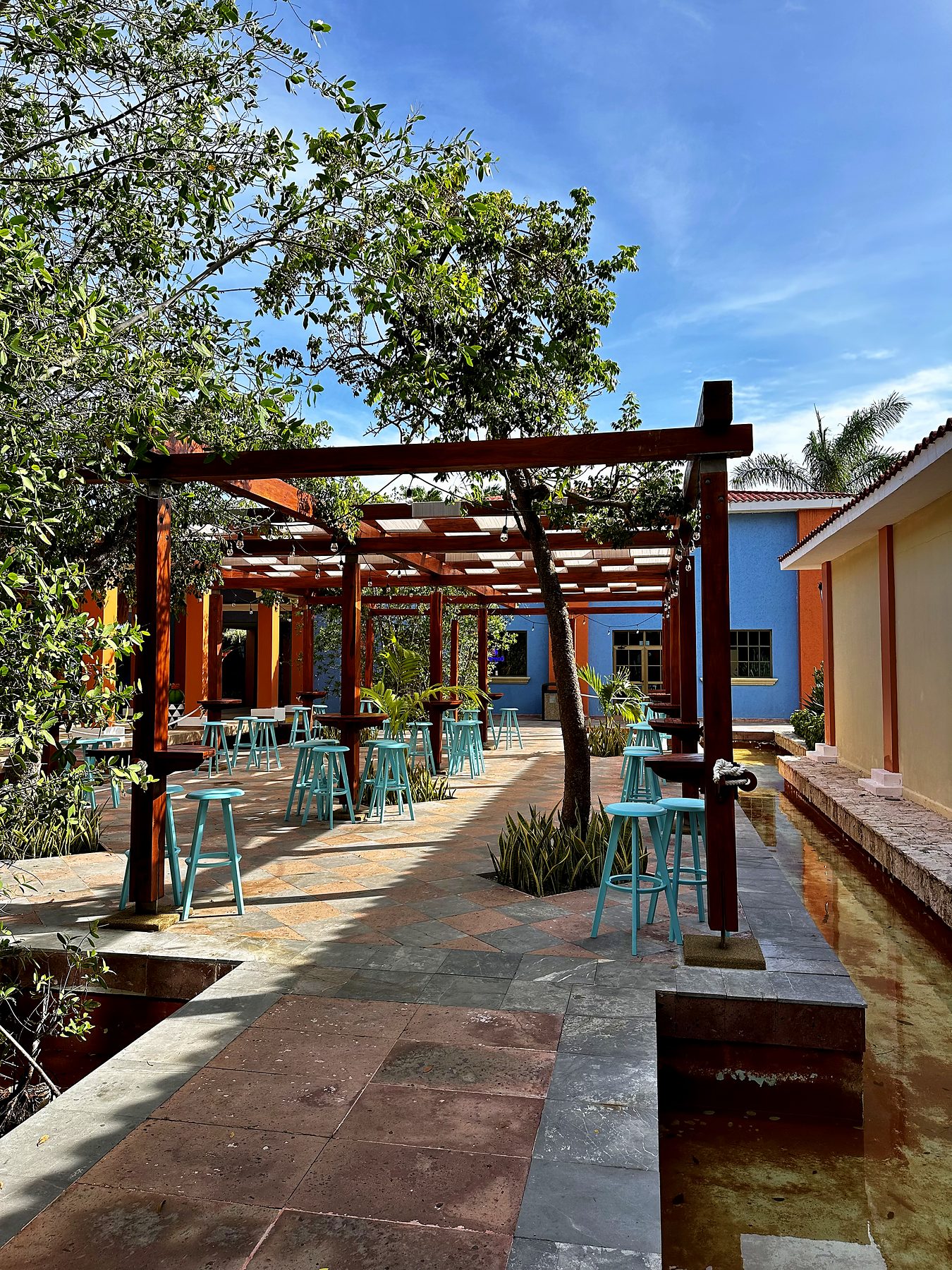 Terraza con pérgola en Iberostar Waves Paraíso Beach