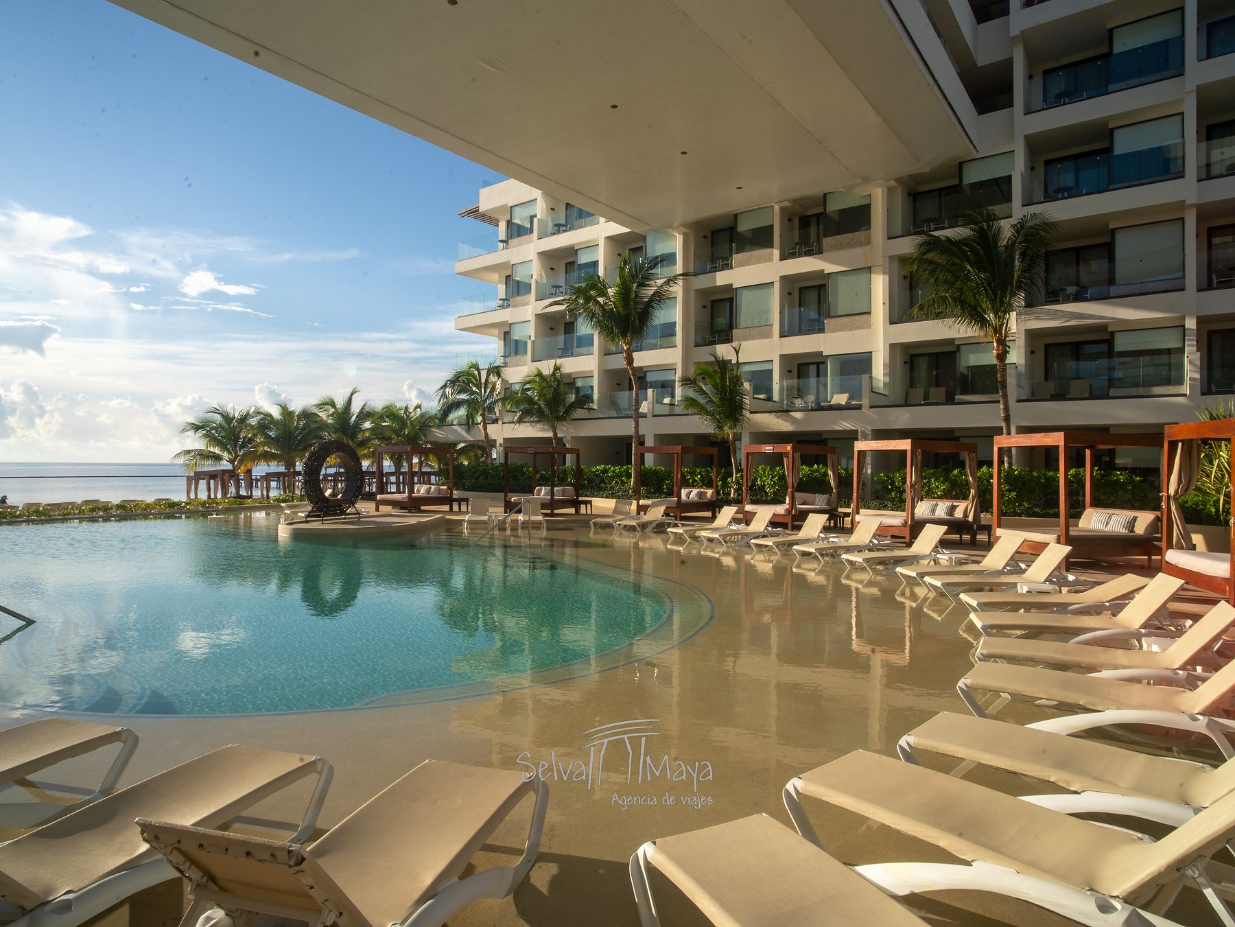 Alberca exclusiva para adultos (Reef Pool) en Sensira Resort Riviera Maya