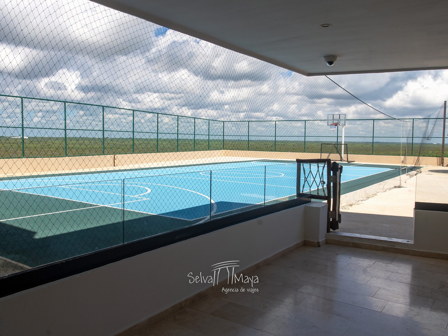 Cancha de tenis en Sensira Resort Riviera Maya