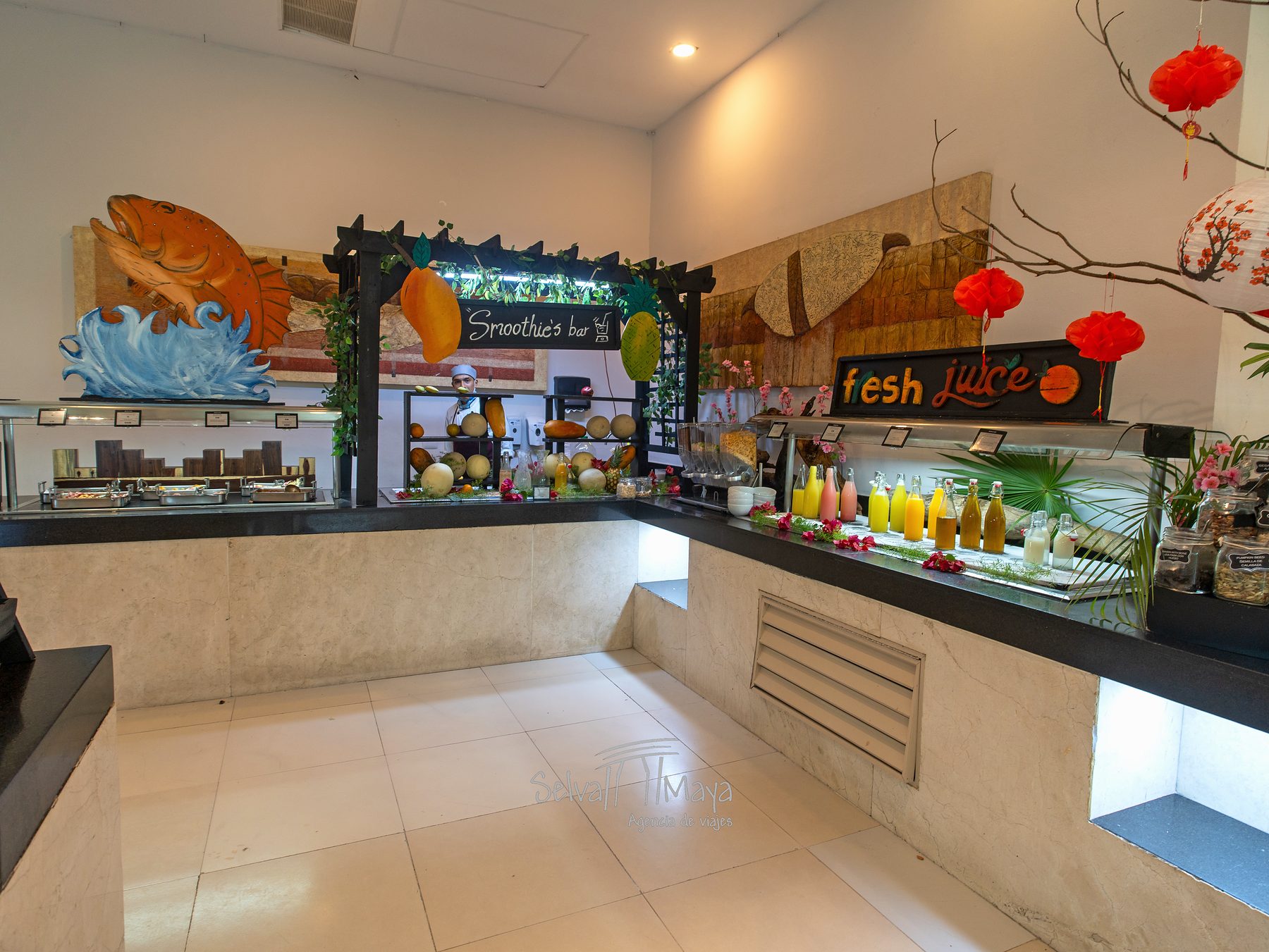 Barra de jugos y smoothies del buffet Yal Ku en Bahía Príncipe Escape Sian Ka'an
