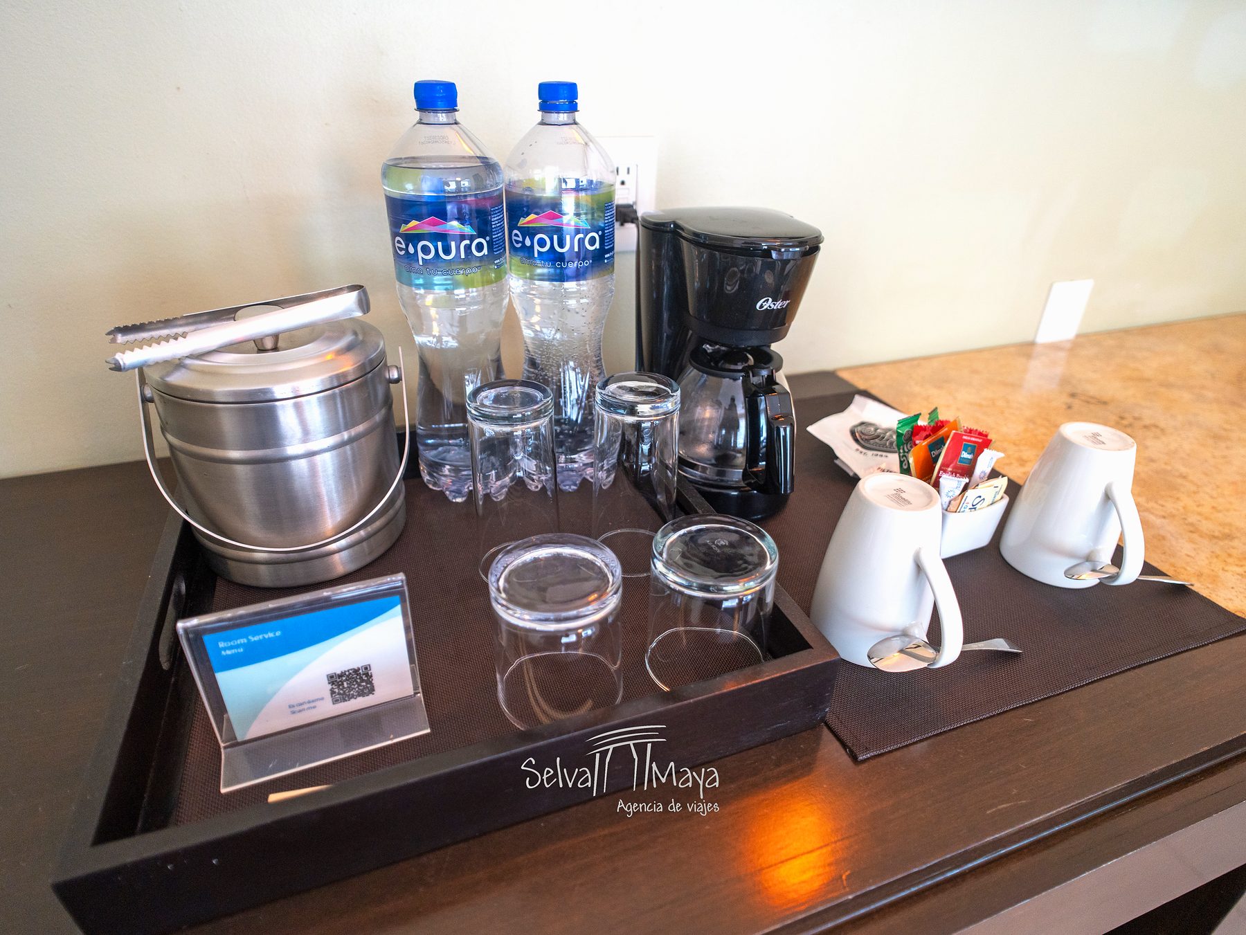 Cafetera y amenidades de la suite en Bahía Príncipe Escape Sian Ka'an