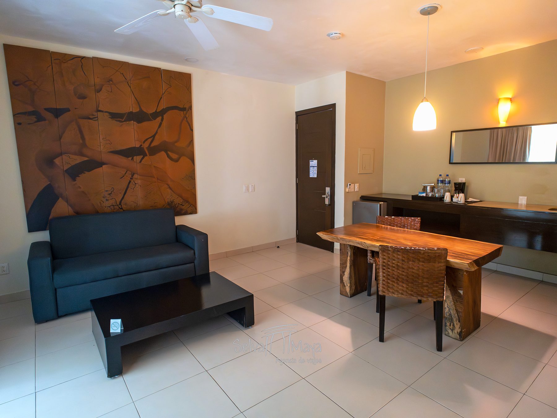 Suite con sala y comedor en Bahía Príncipe Escape Sian Ka'an