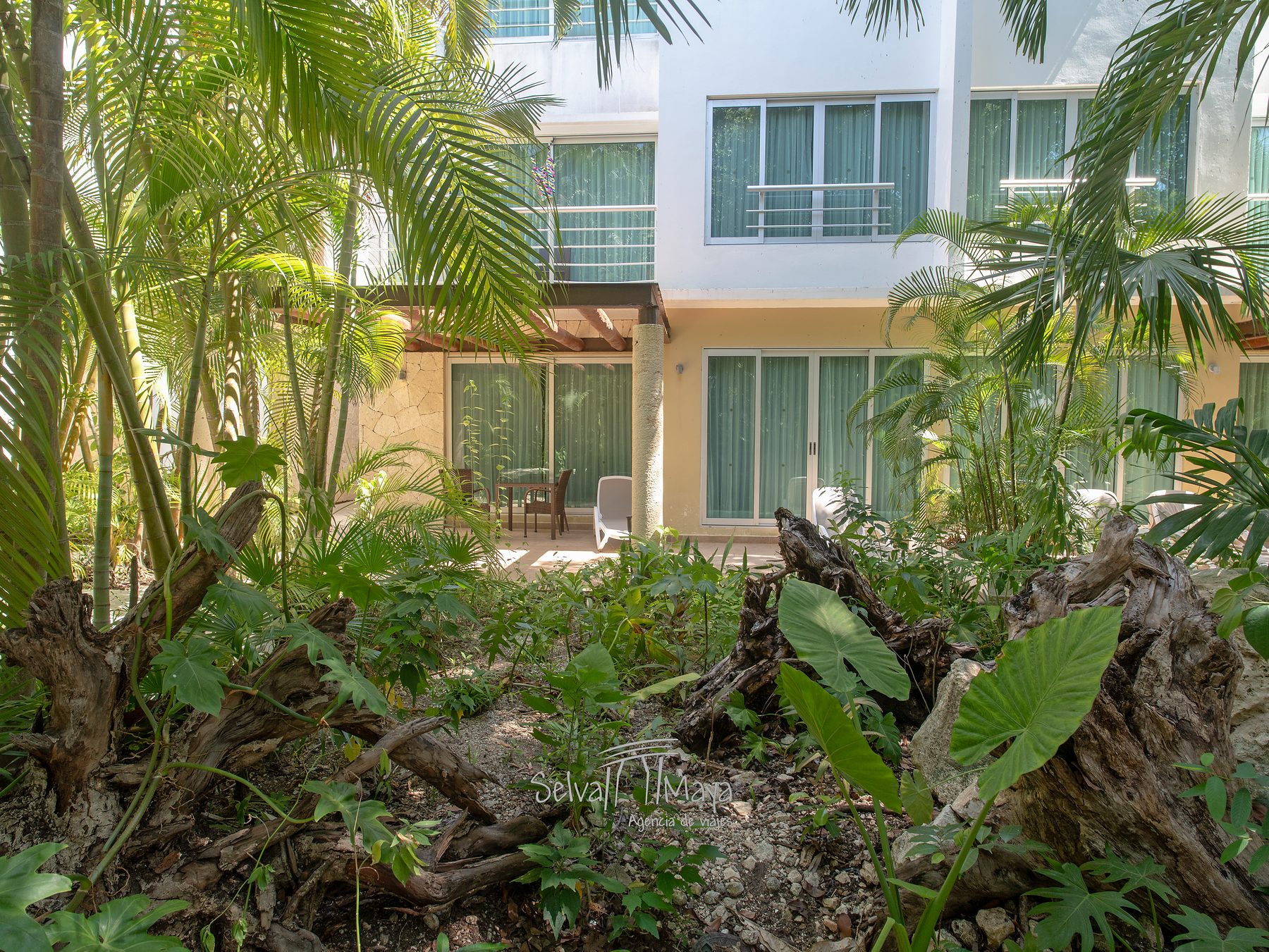 Terrazas de las suites en planta baja en Bahía Príncipe Escape Sian Ka'an
