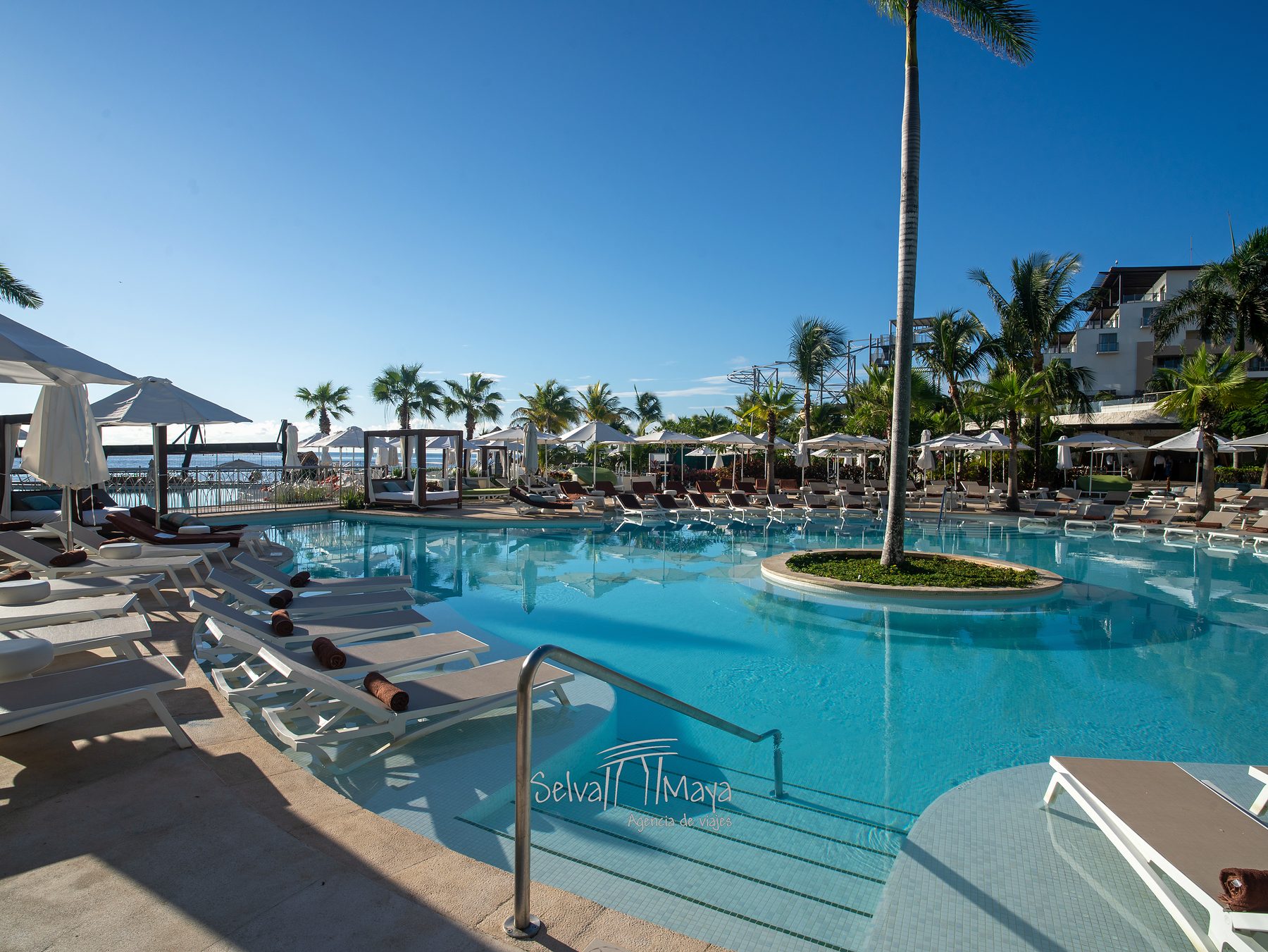 Alberca exclusiva Preferred Club en Dreams Natura Resort & Spa