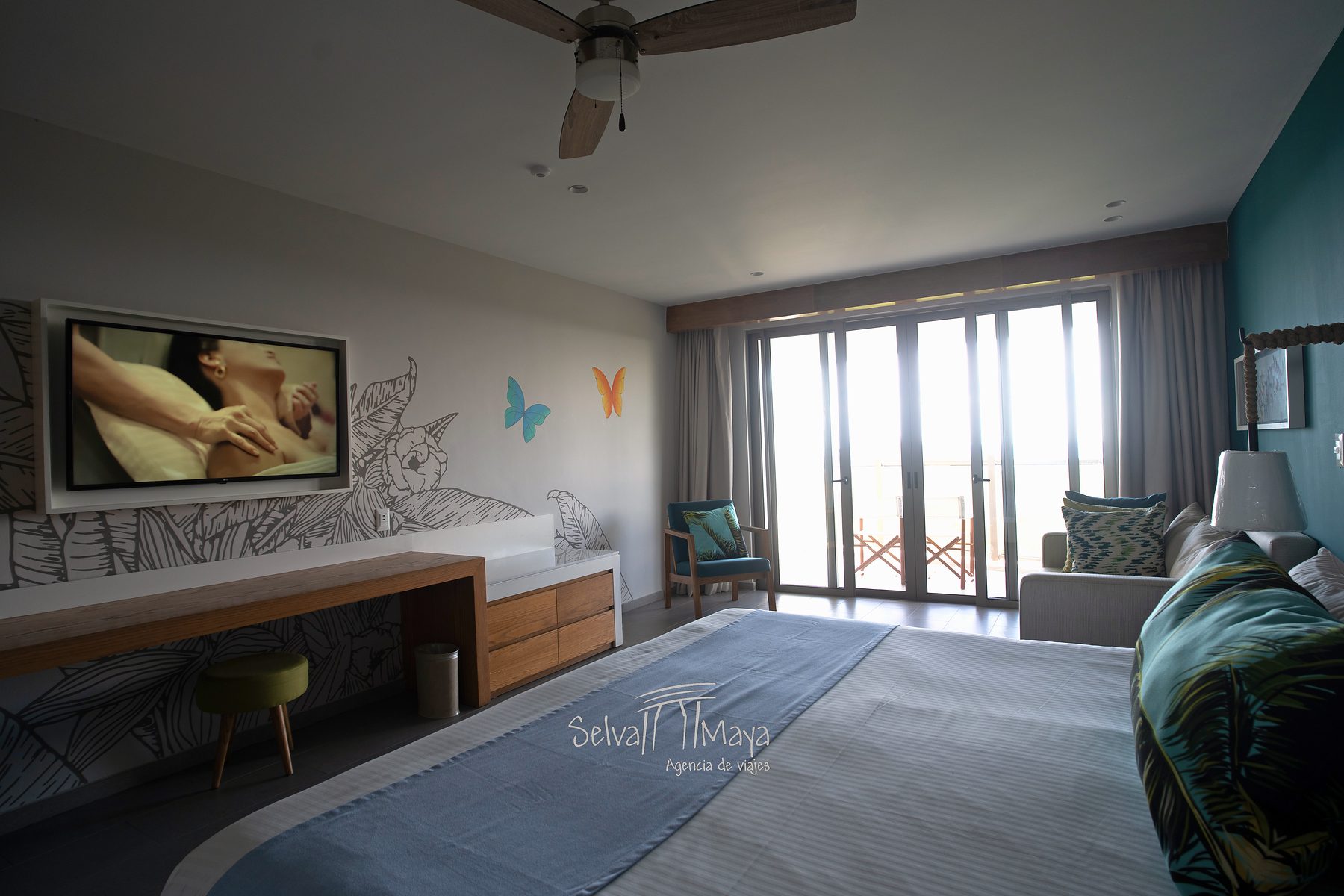 Junior Suite con sofá cama y balcón en Dreams Natura Resort & Spa