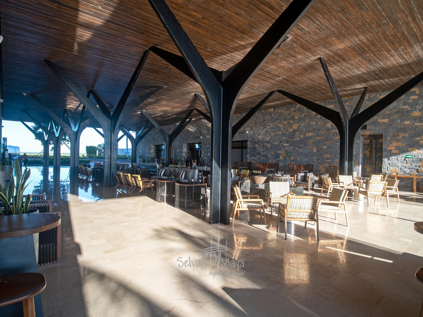 Lobby con vista al mar en Dreams Natura Resort & Spa