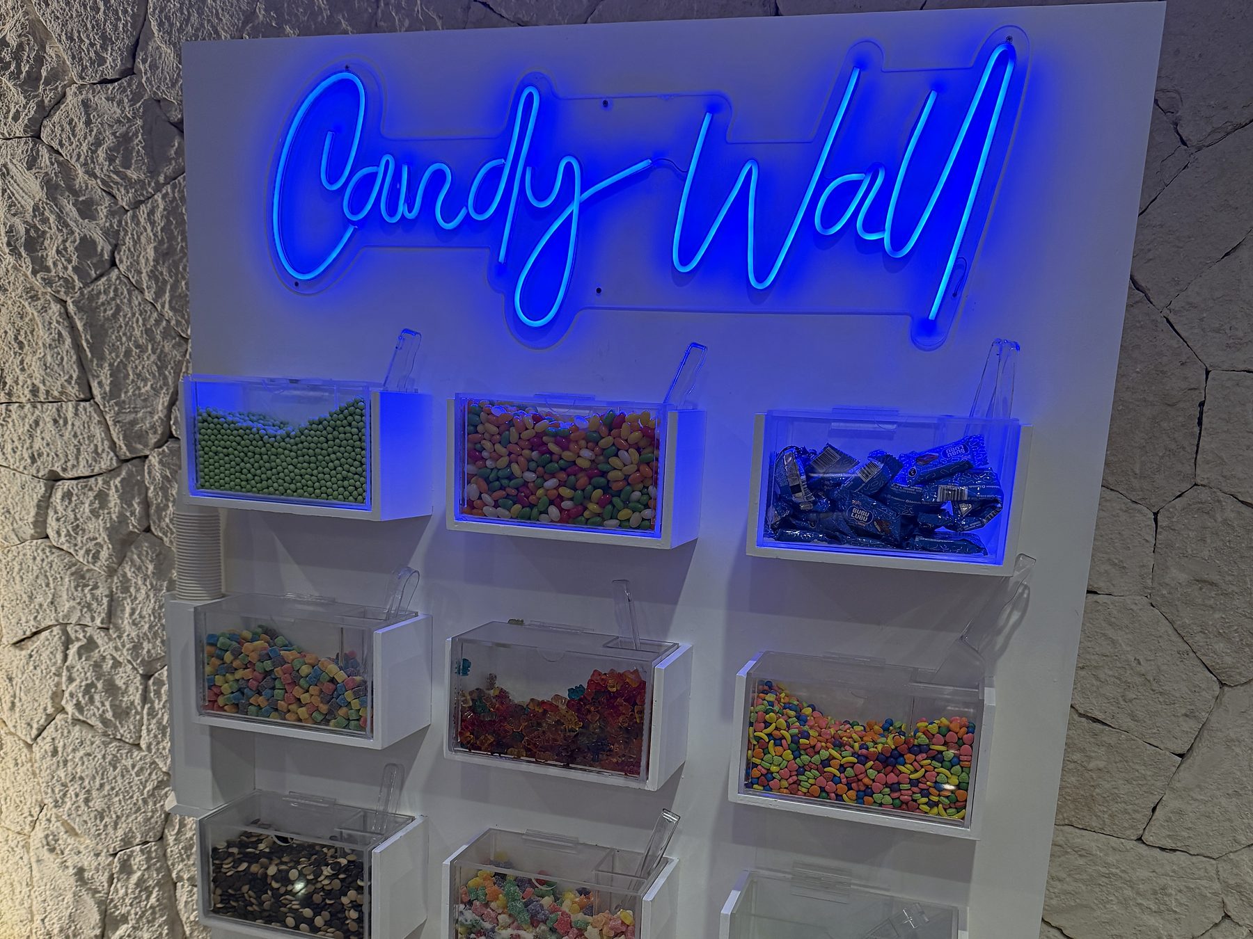 Muro de dulces del lobby