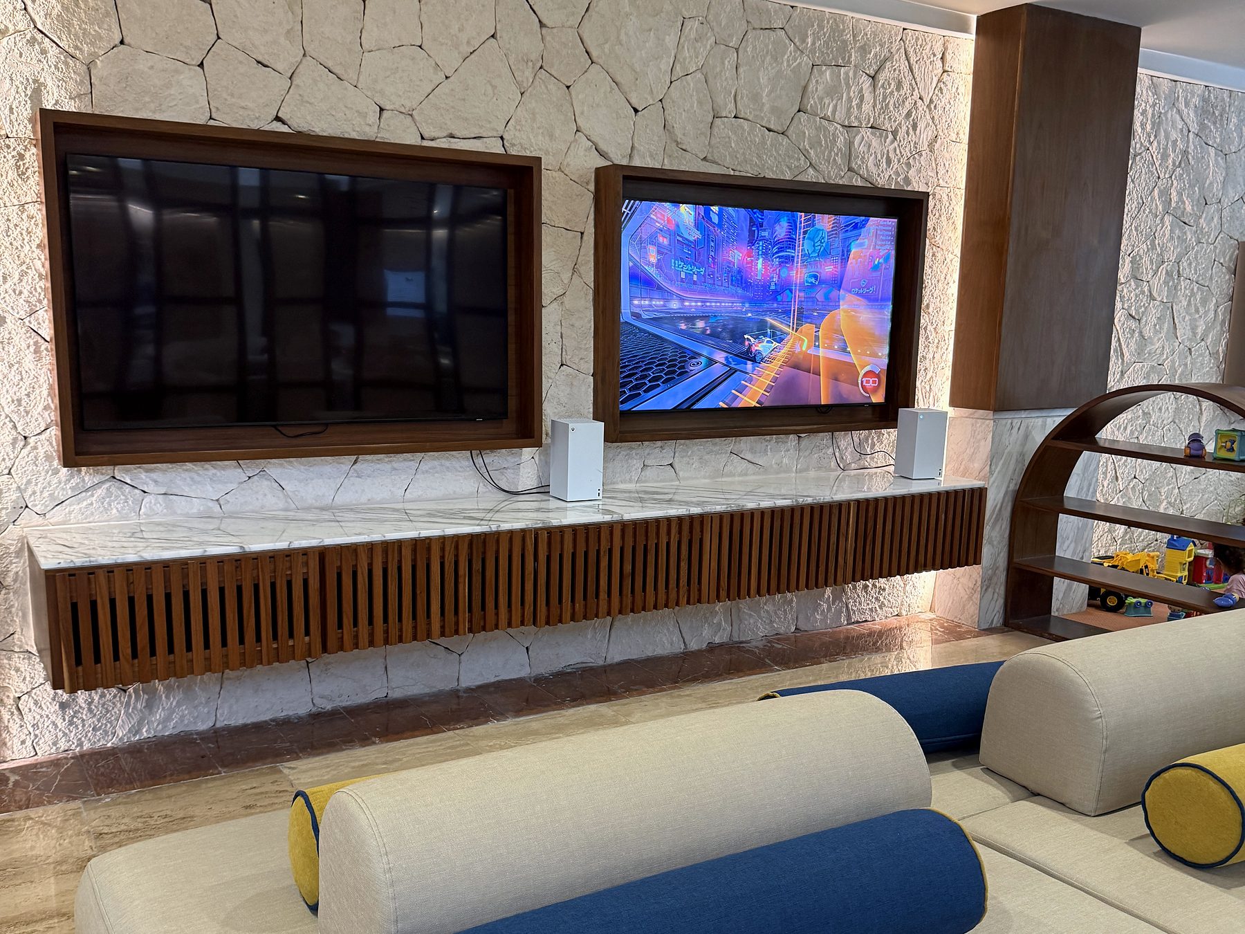 Consolas de videojuegos en el lobby