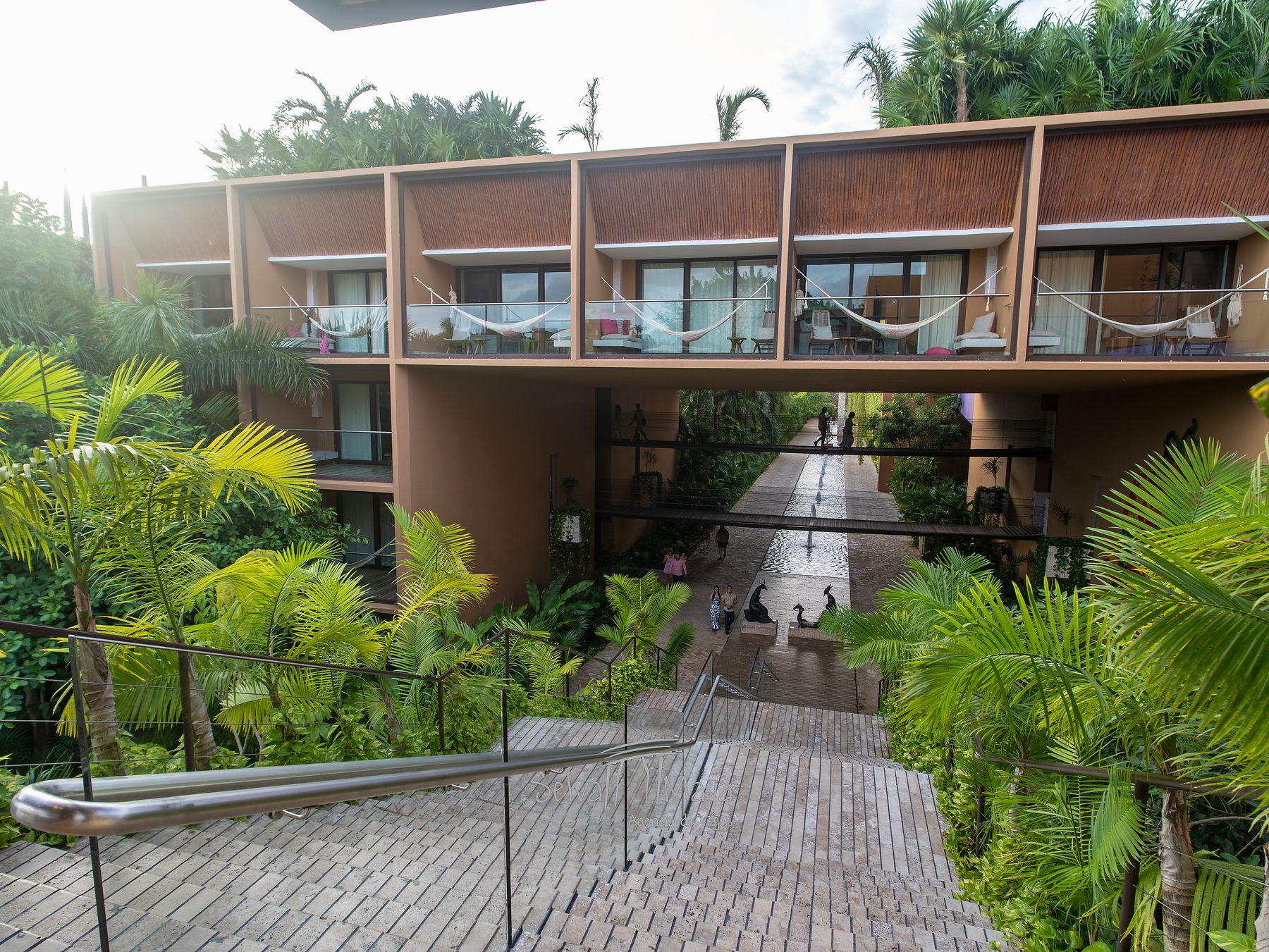 Balcones con hamacas de las suites