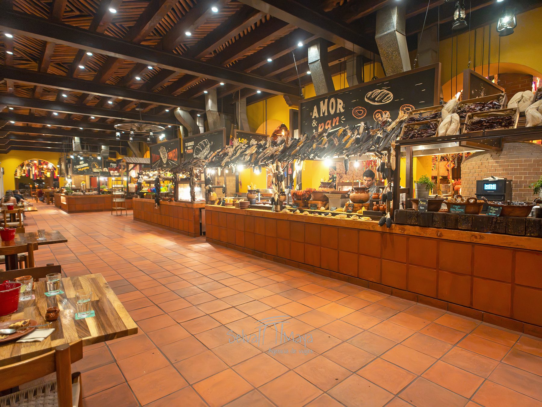 Estaciones del buffet Mercado San Juan