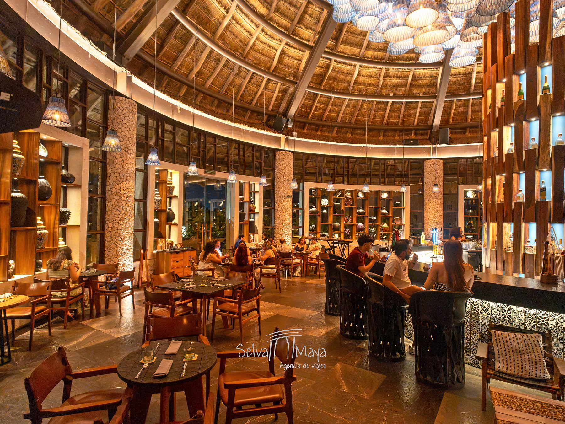 Salón de Cantina VI.AI.PY. bajo palapa