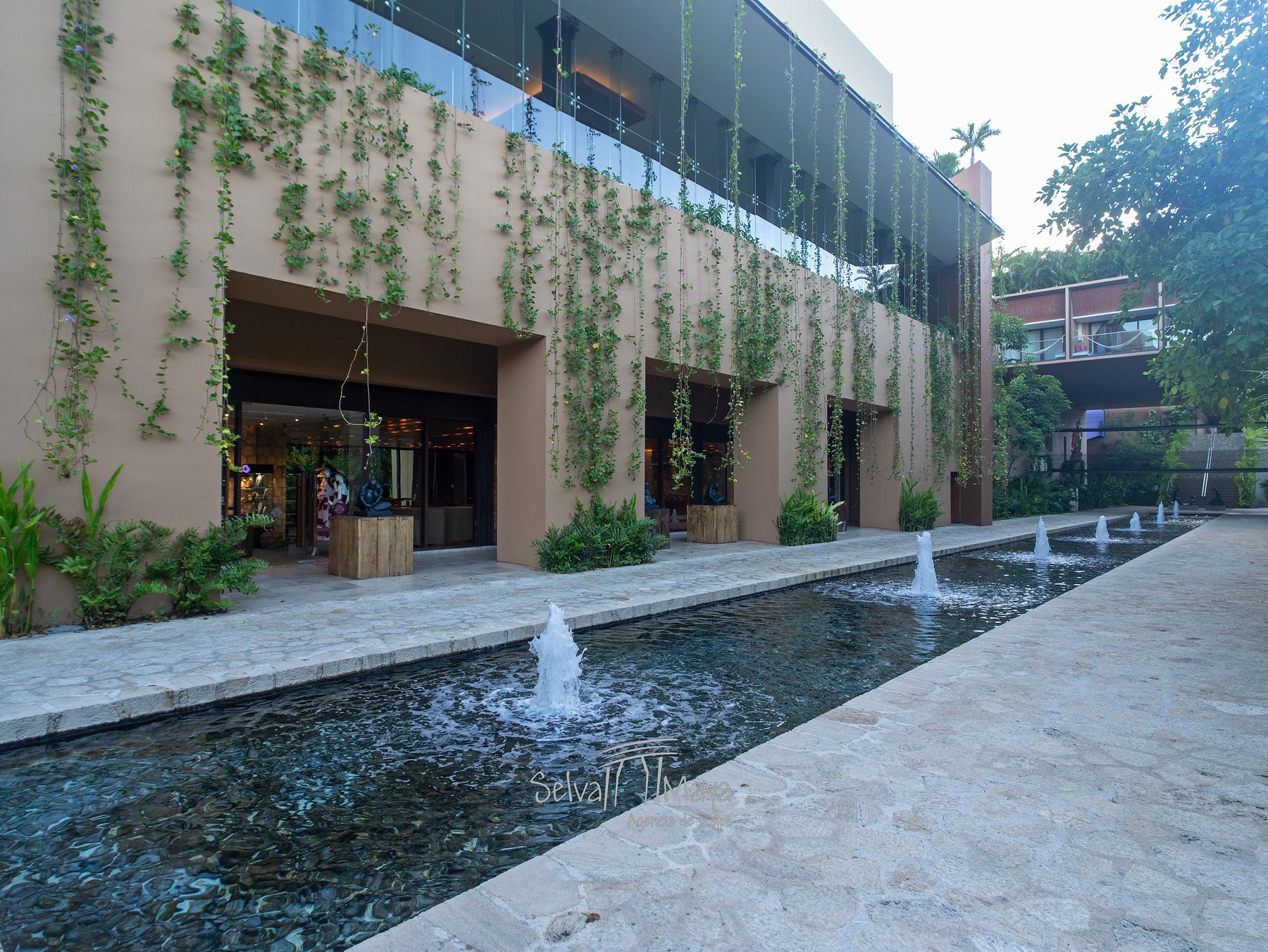 Casa del Patrón con espejo de agua
