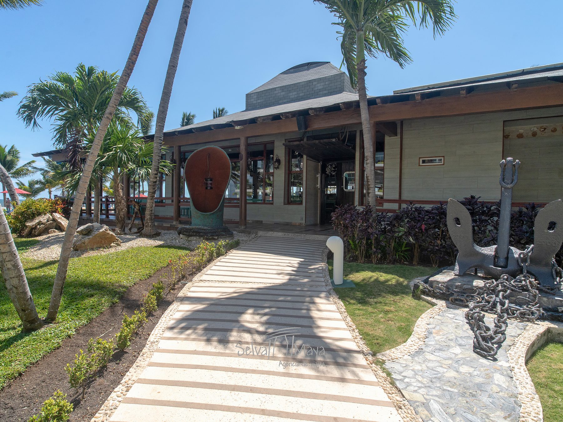 Entrada del restaurante caribeño La Brisa en Iberostar Selection Riviera Cancún