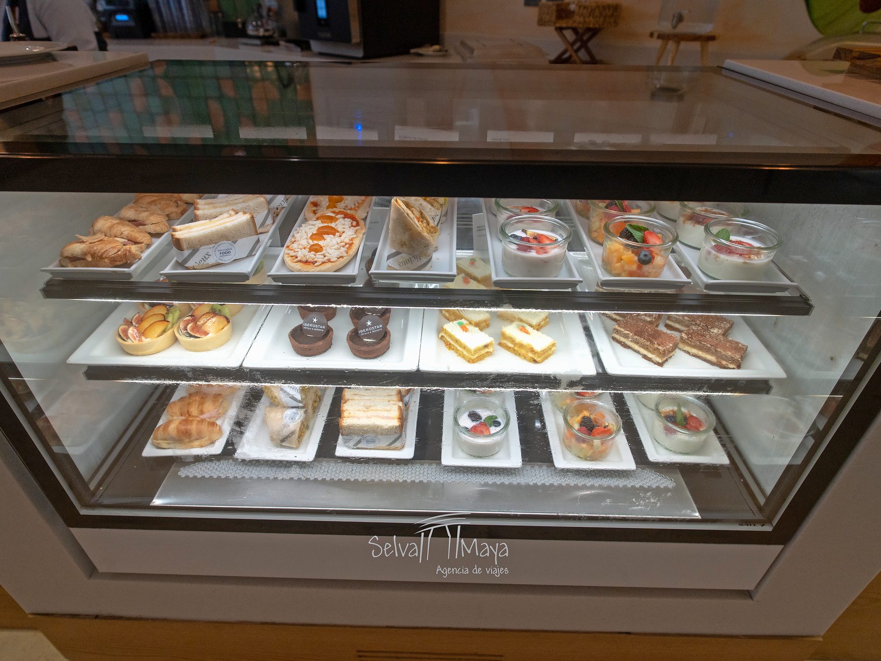 Postres y sándwiches del Starcafé en Iberostar Selection Riviera Cancún