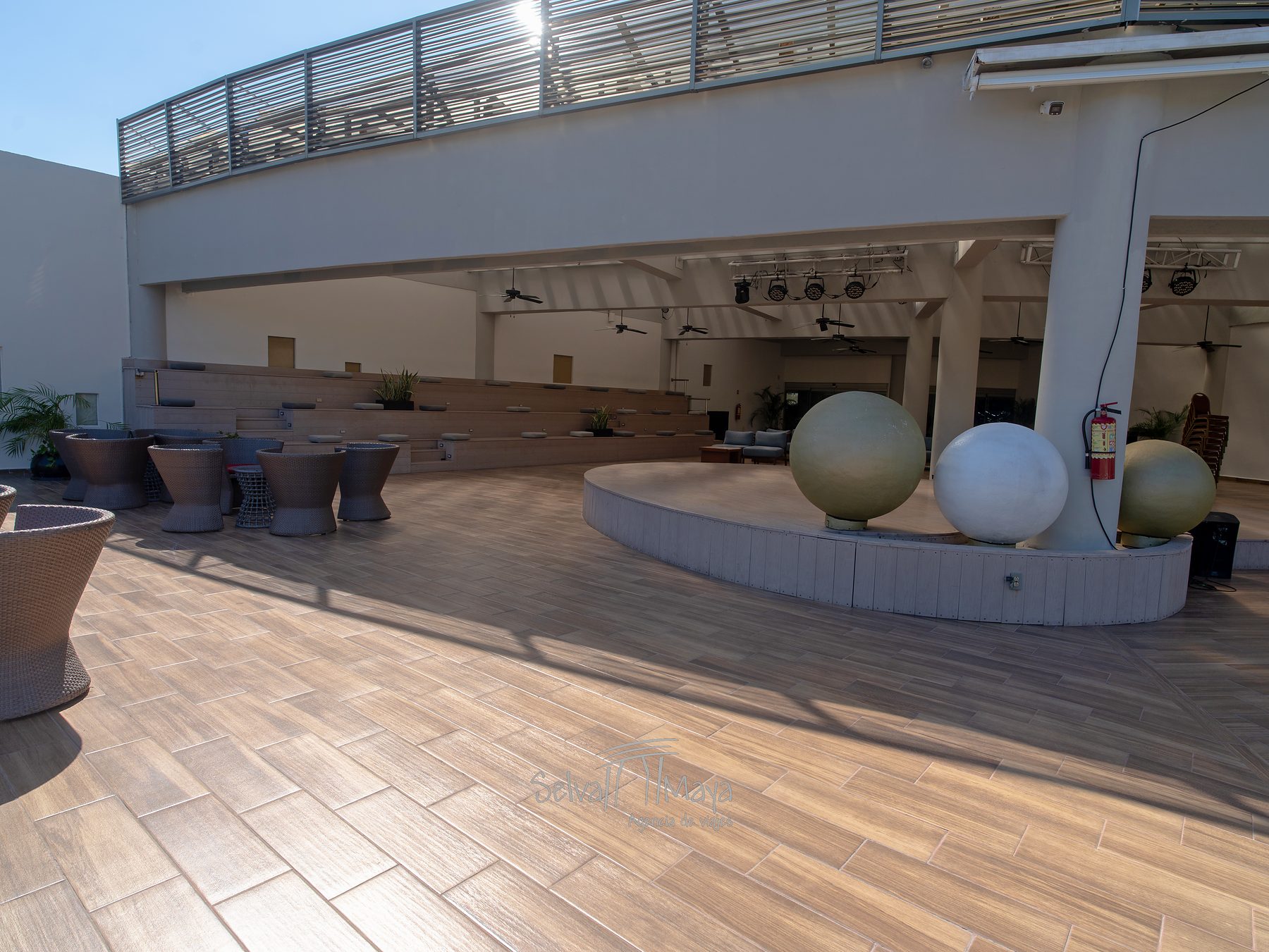 Terraza de espectáculos en Iberostar Selection Riviera Cancún