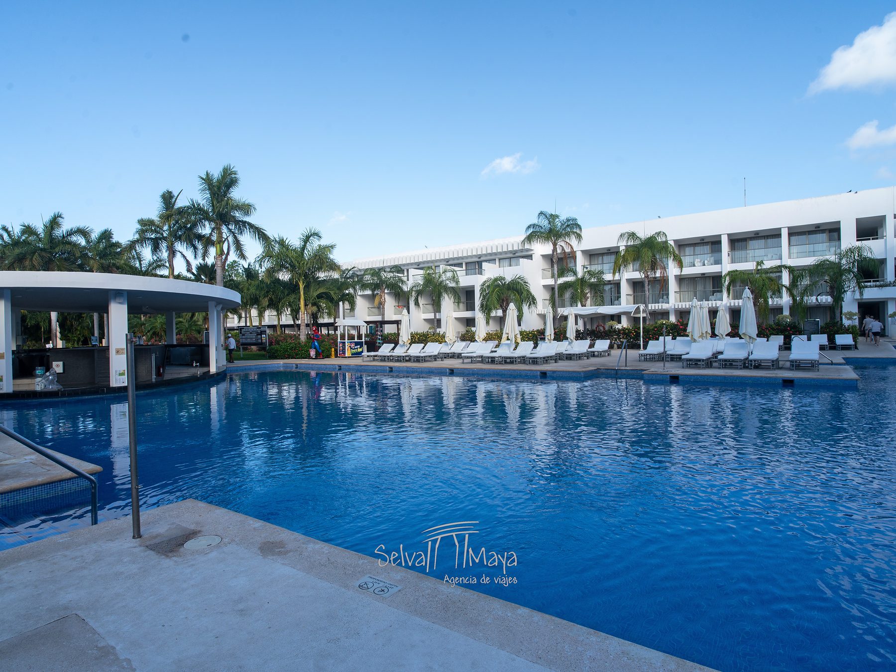 Alberca principal en Platinum Yucatán Princess