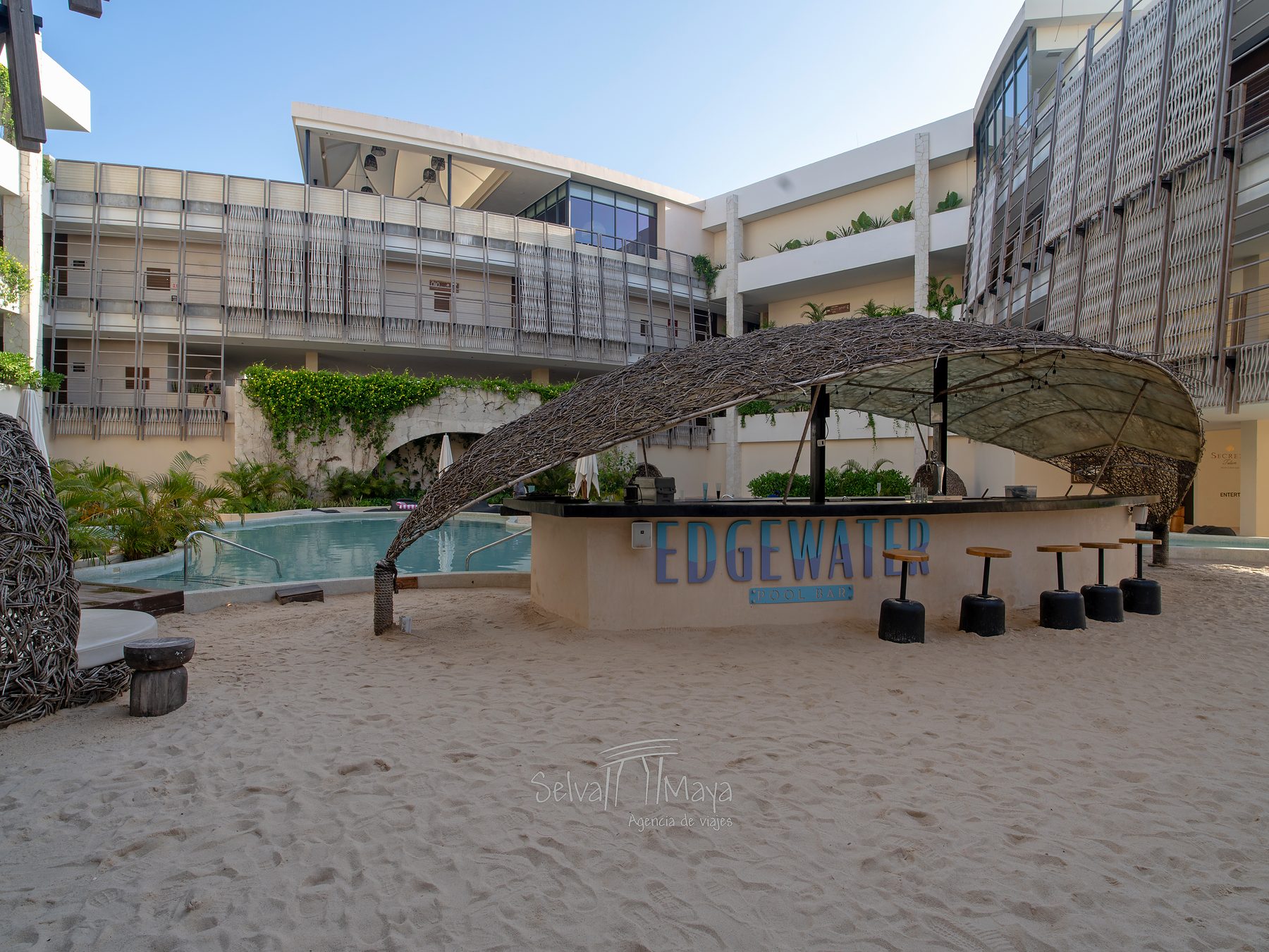 Bar Edgewater en Secrets Tulum