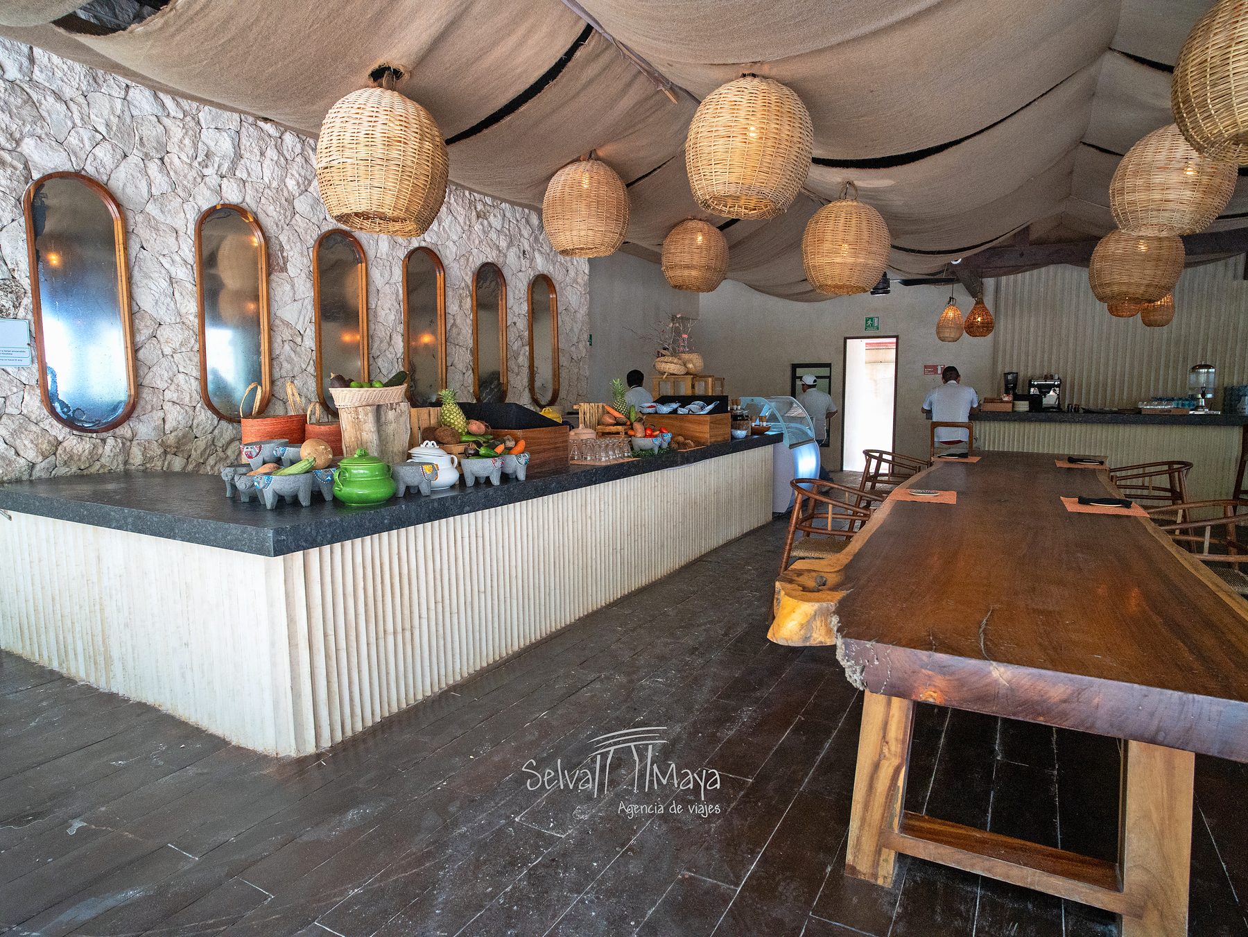 Barra del restaurante del club de playa en Secrets Tulum