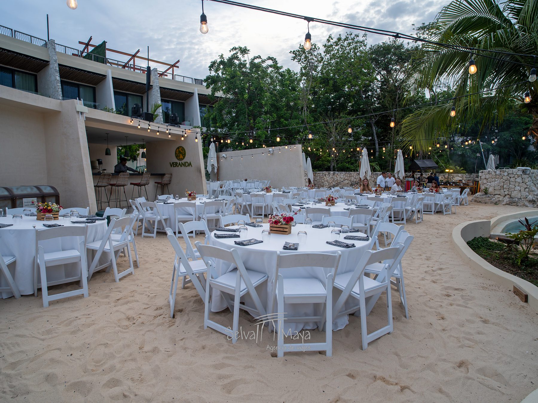 Cena show en la terraza de Veranda en Secrets Tulum