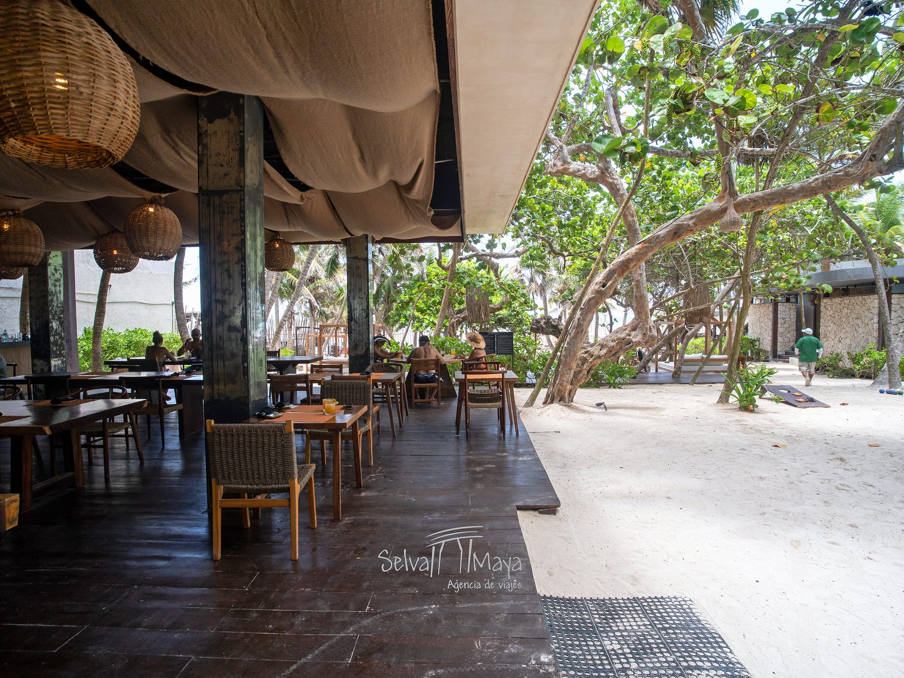 Restaurante del club de playa en Secrets Tulum