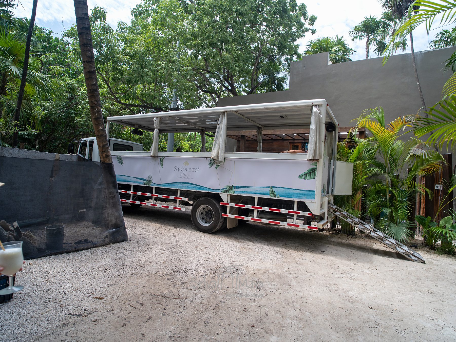 Transporte al club de playa en Secrets Tulum