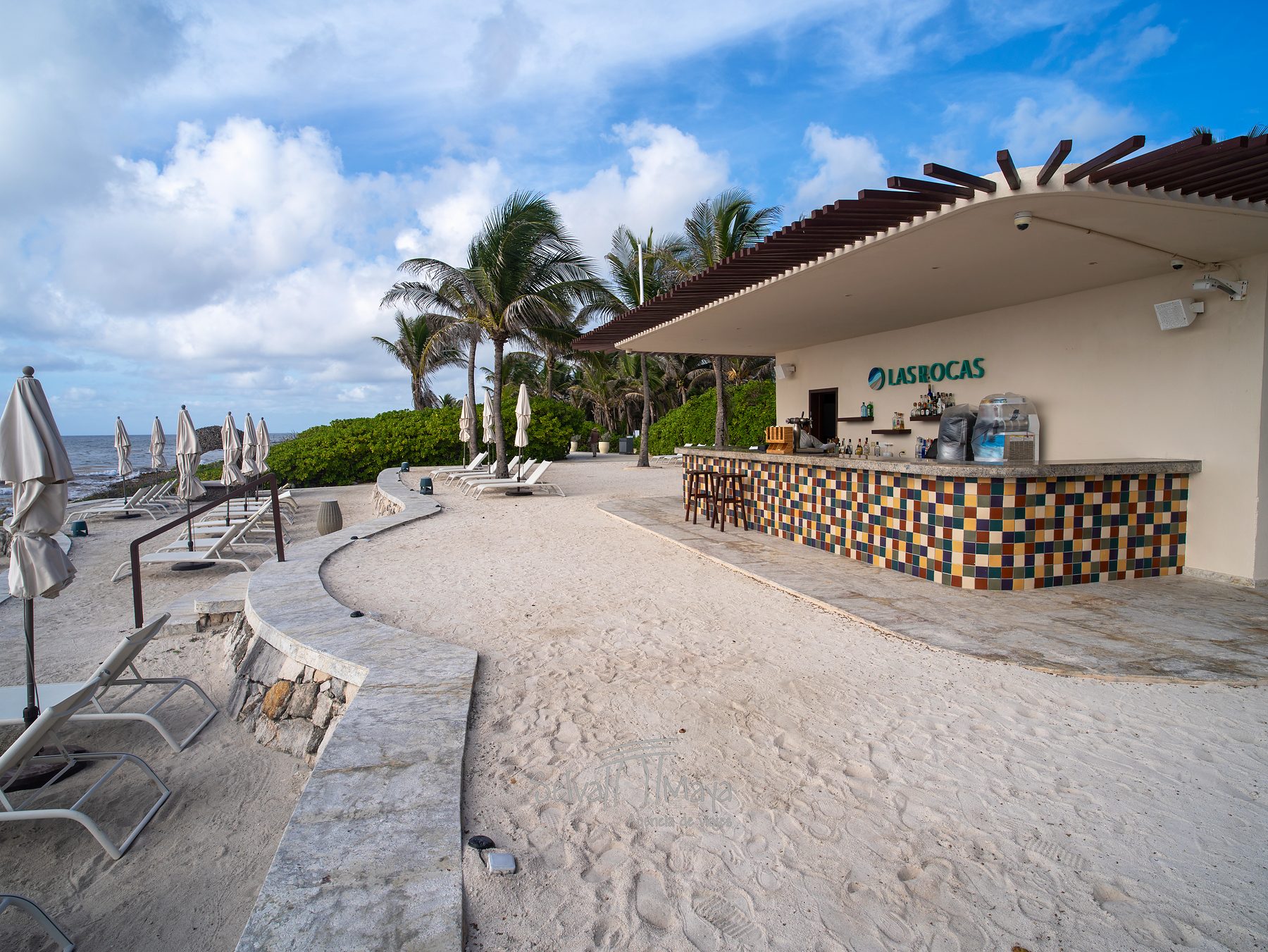 Bar Las Rocas, sobre la arena en TRS Yucatán Hotel