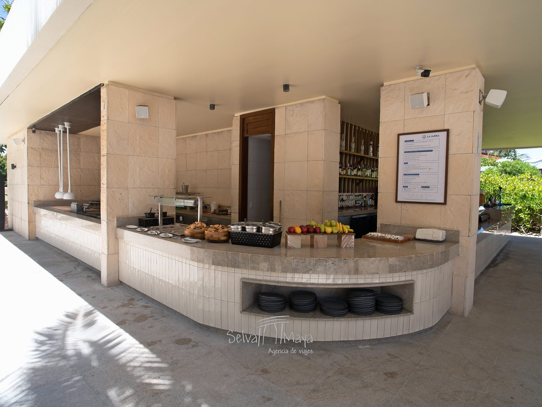 Pequeño buffet de La Jarra Beach Club en TRS Yucatán Hotel