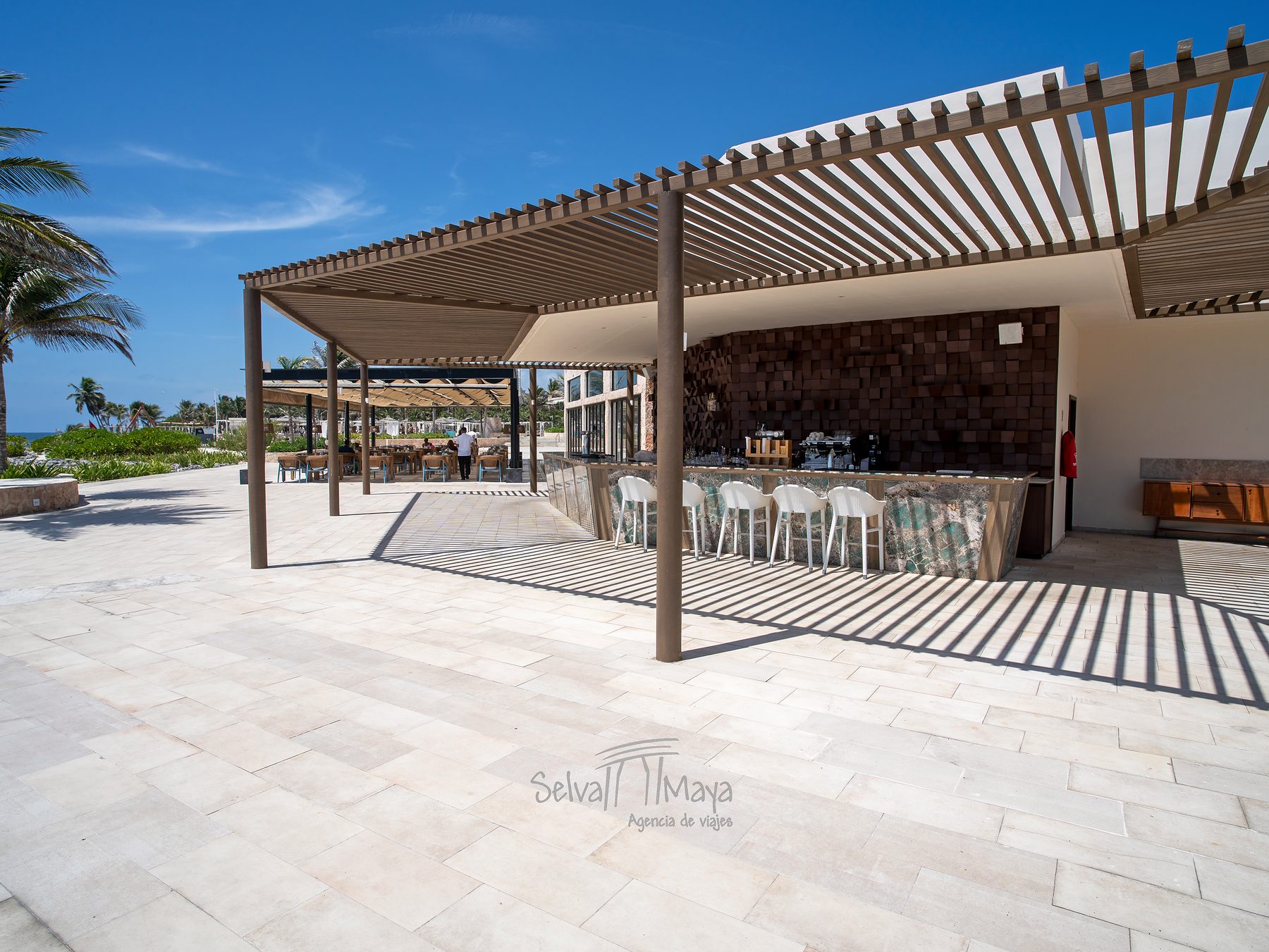 Barra del restaurante Helios en TRS Yucatán Hotel