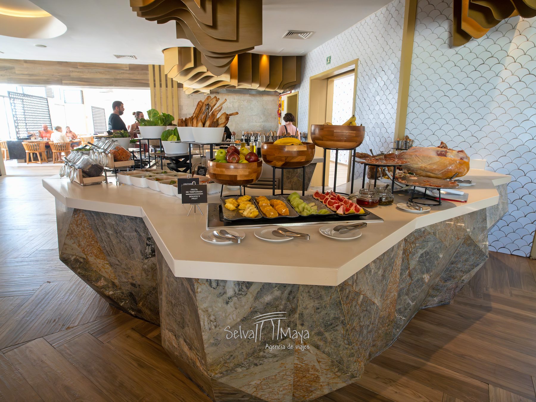 Buffet del restaurante Helios en TRS Yucatán Hotel