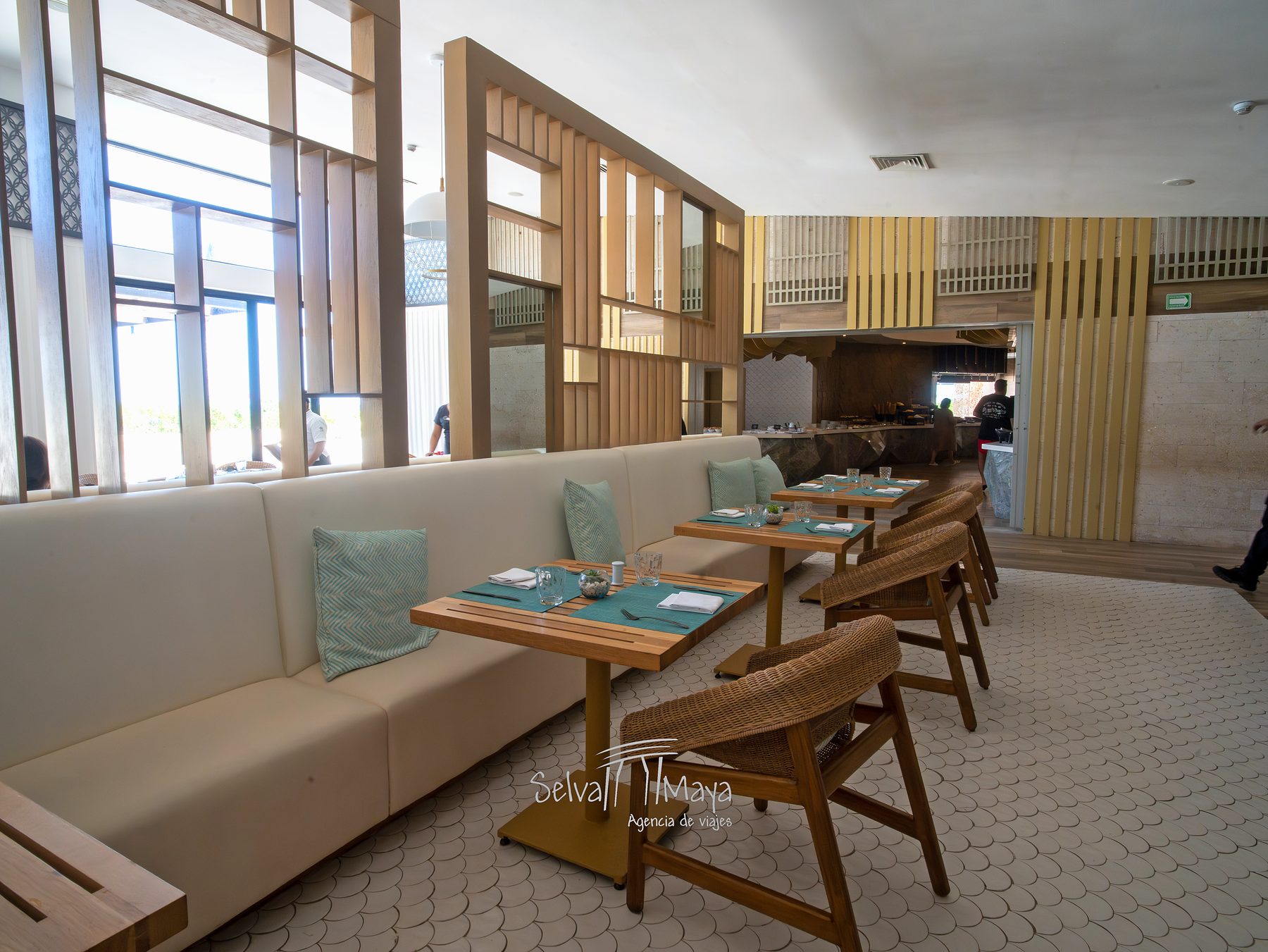 Interior del restaurante Helios en TRS Yucatán Hotel