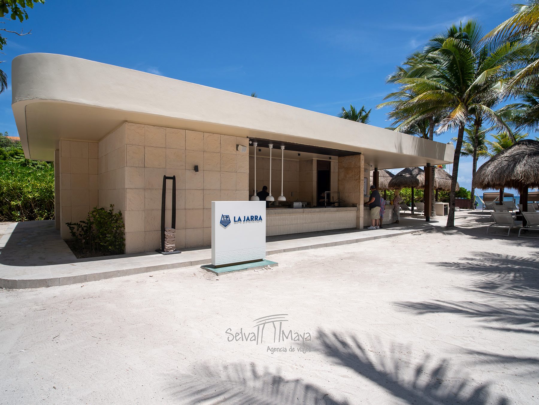 La Jarra Beach Club en TRS Yucatán Hotel