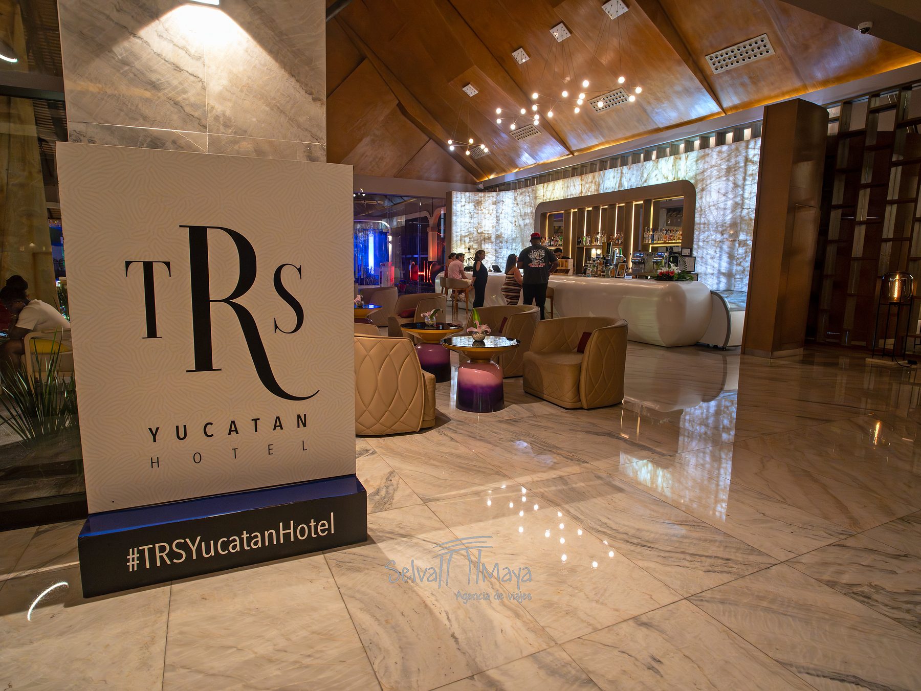 Bar Aurum, en el lobby en TRS Yucatán Hotel
