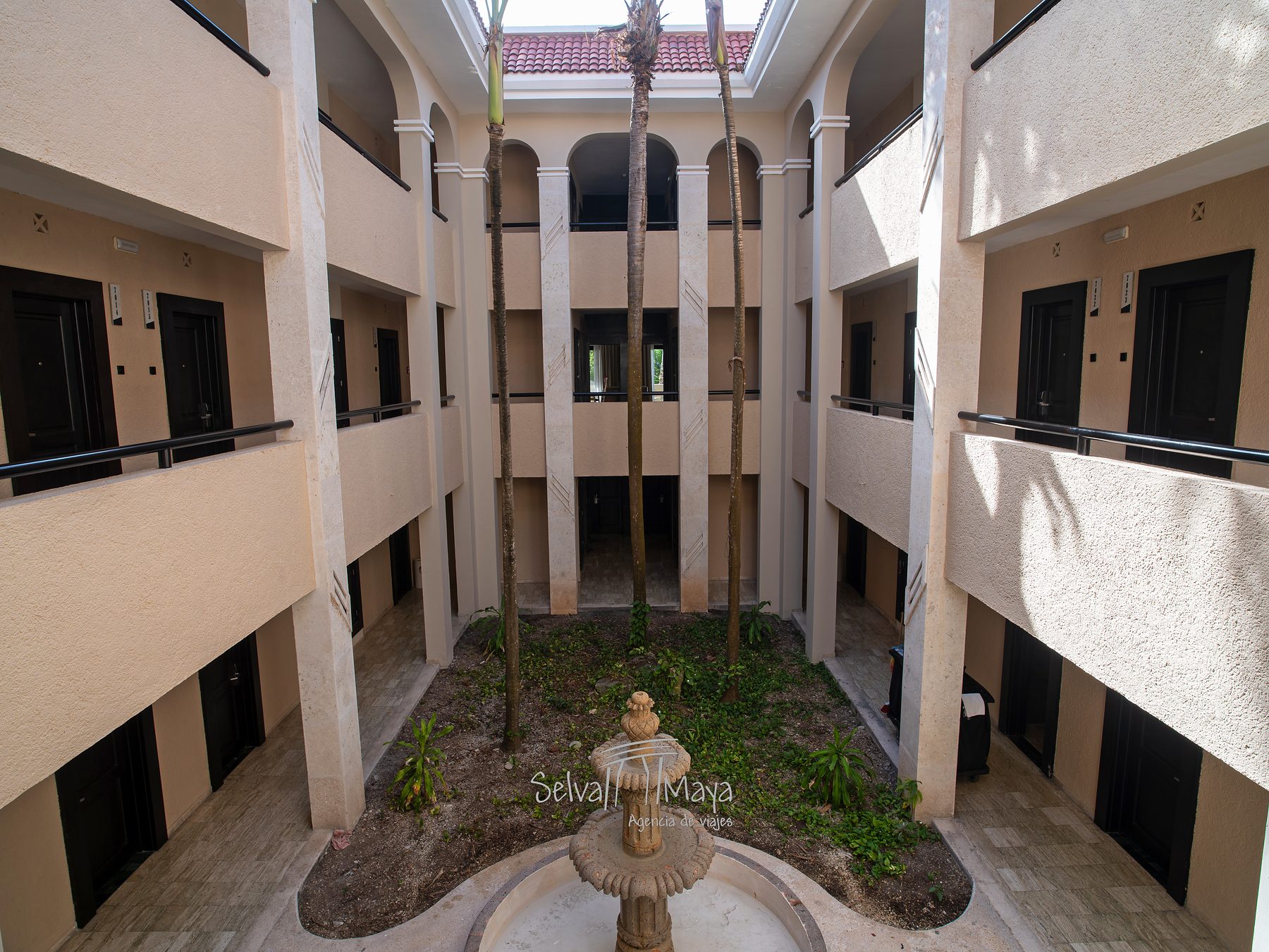 Patio interior de una villa en TRS Yucatán Hotel