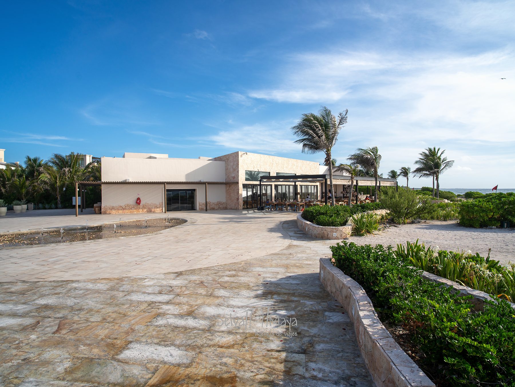 Restaurante Helios, junto al mar en TRS Yucatán Hotel