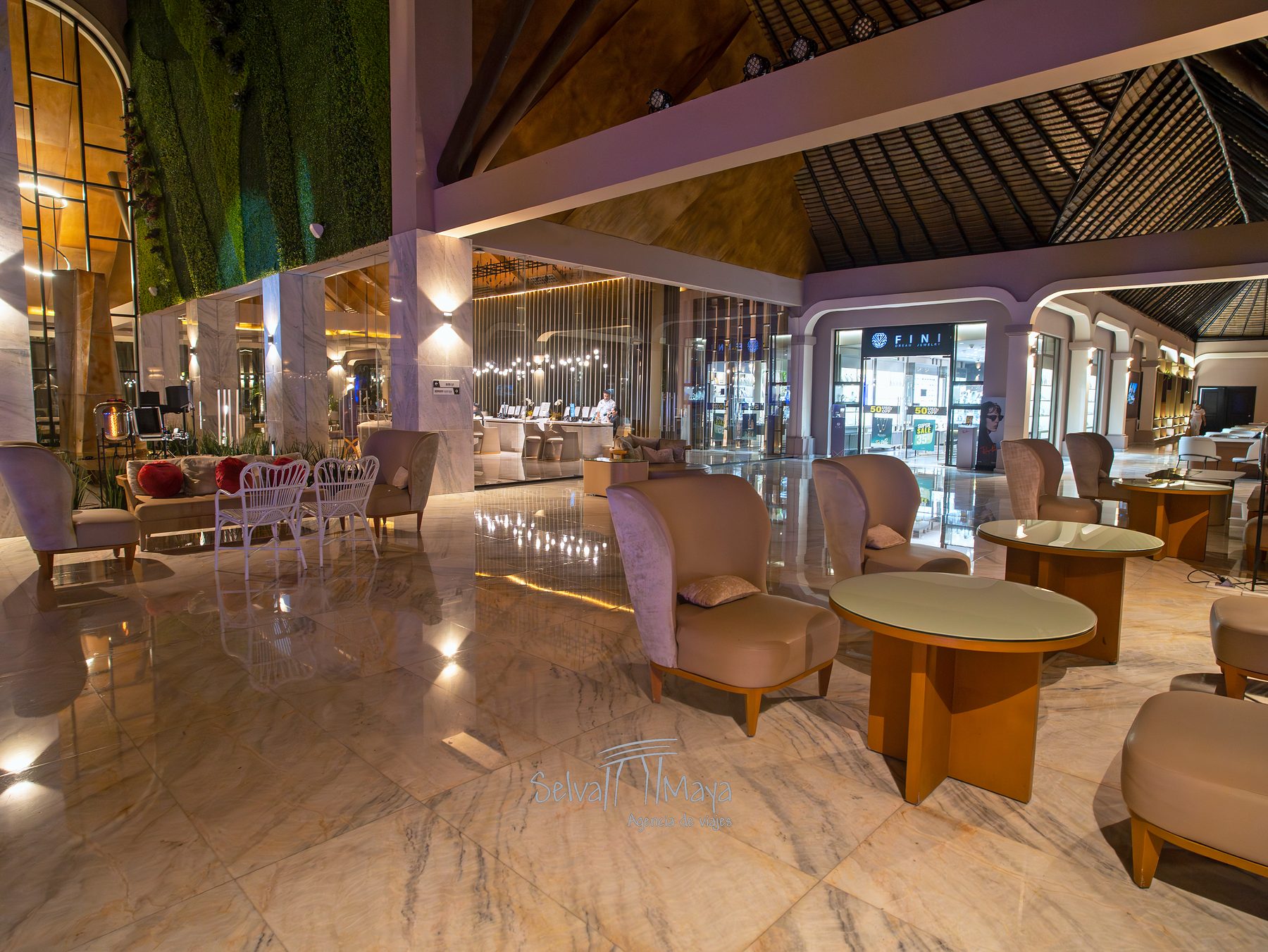 Salas del lobby en TRS Yucatán Hotel
